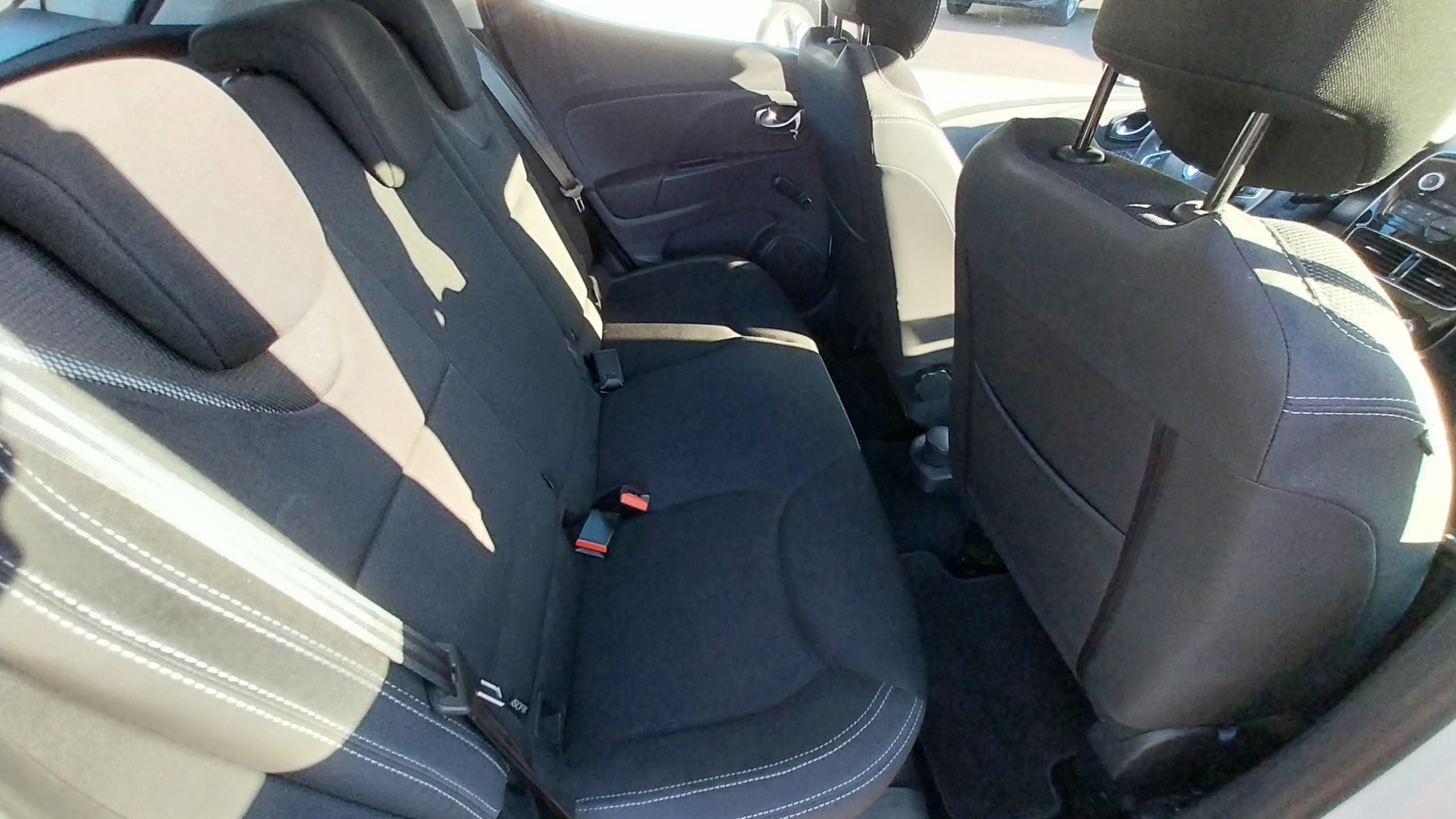 Vente en ligne Renault Clio 4 Clio dCi 75 E6C au prix de 10 390 €