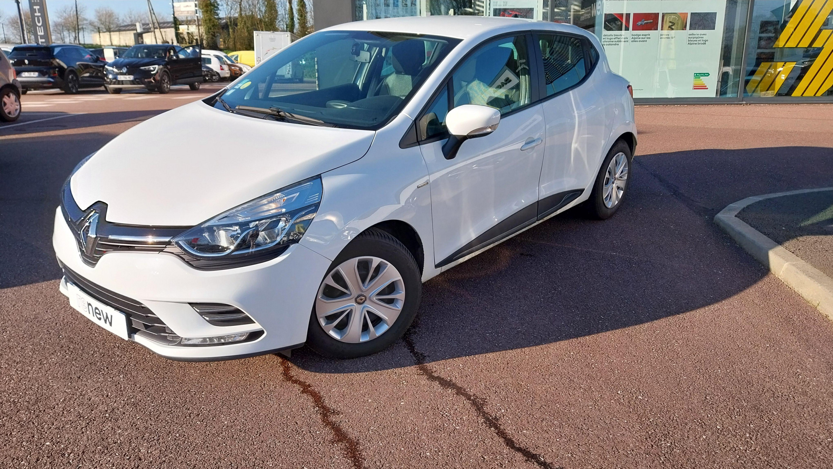 Vente en ligne Renault Clio 4 Clio dCi 75 E6C au prix de 10 390 €