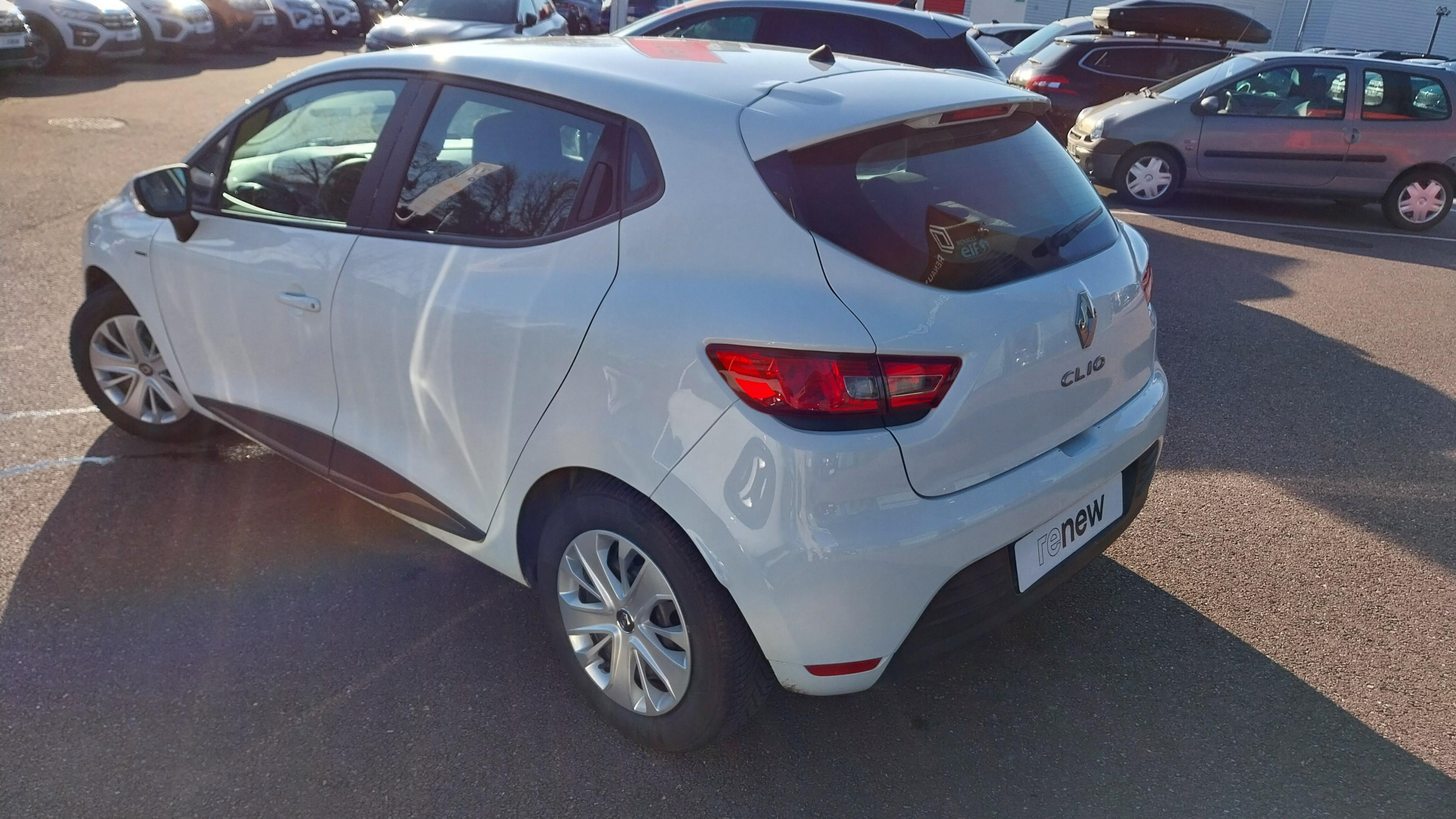 Vente en ligne Renault Clio 4 Clio dCi 75 E6C au prix de 10 390 €