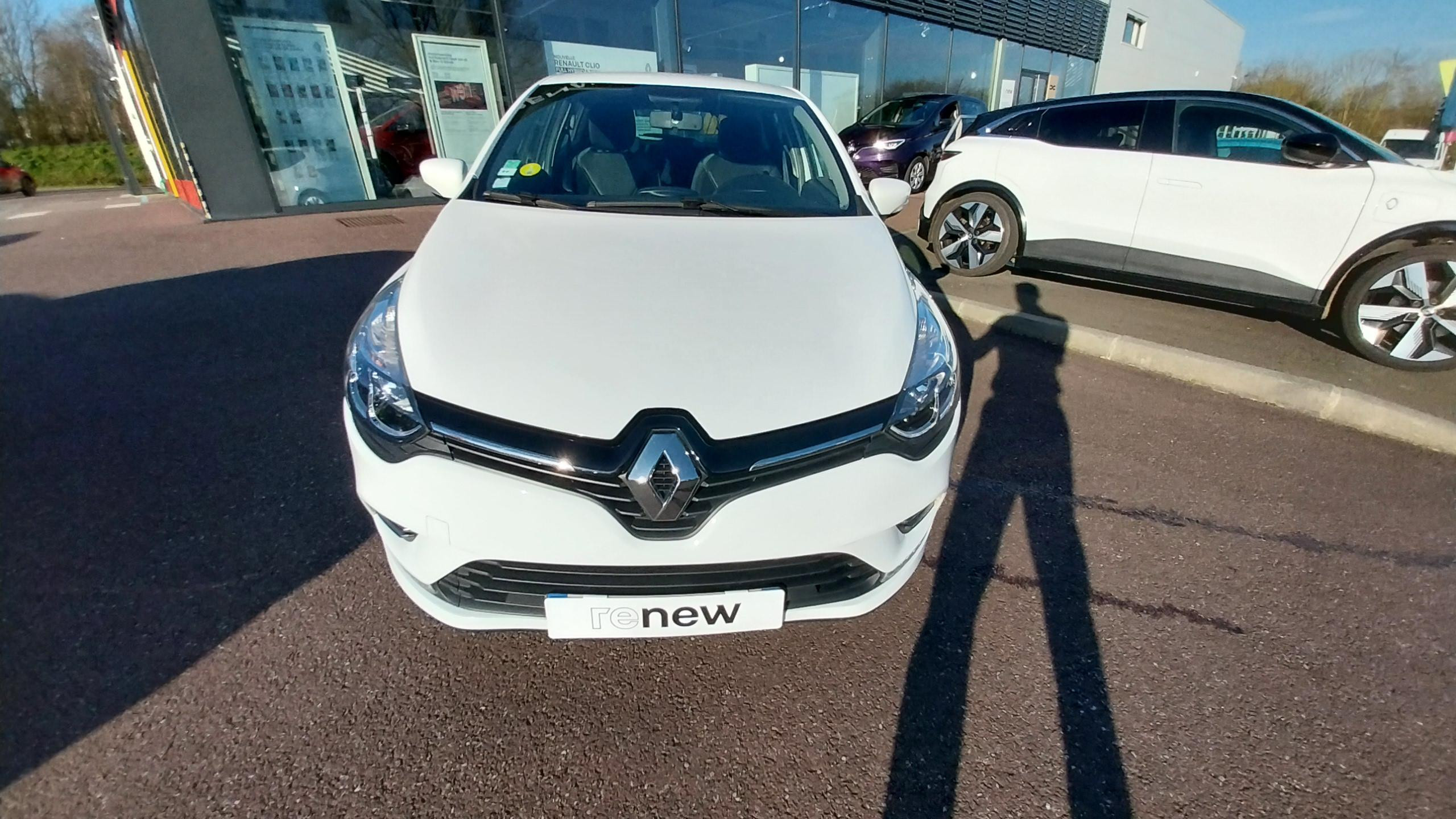 Vente en ligne Renault Clio 4 Clio dCi 75 E6C au prix de 10 390 €