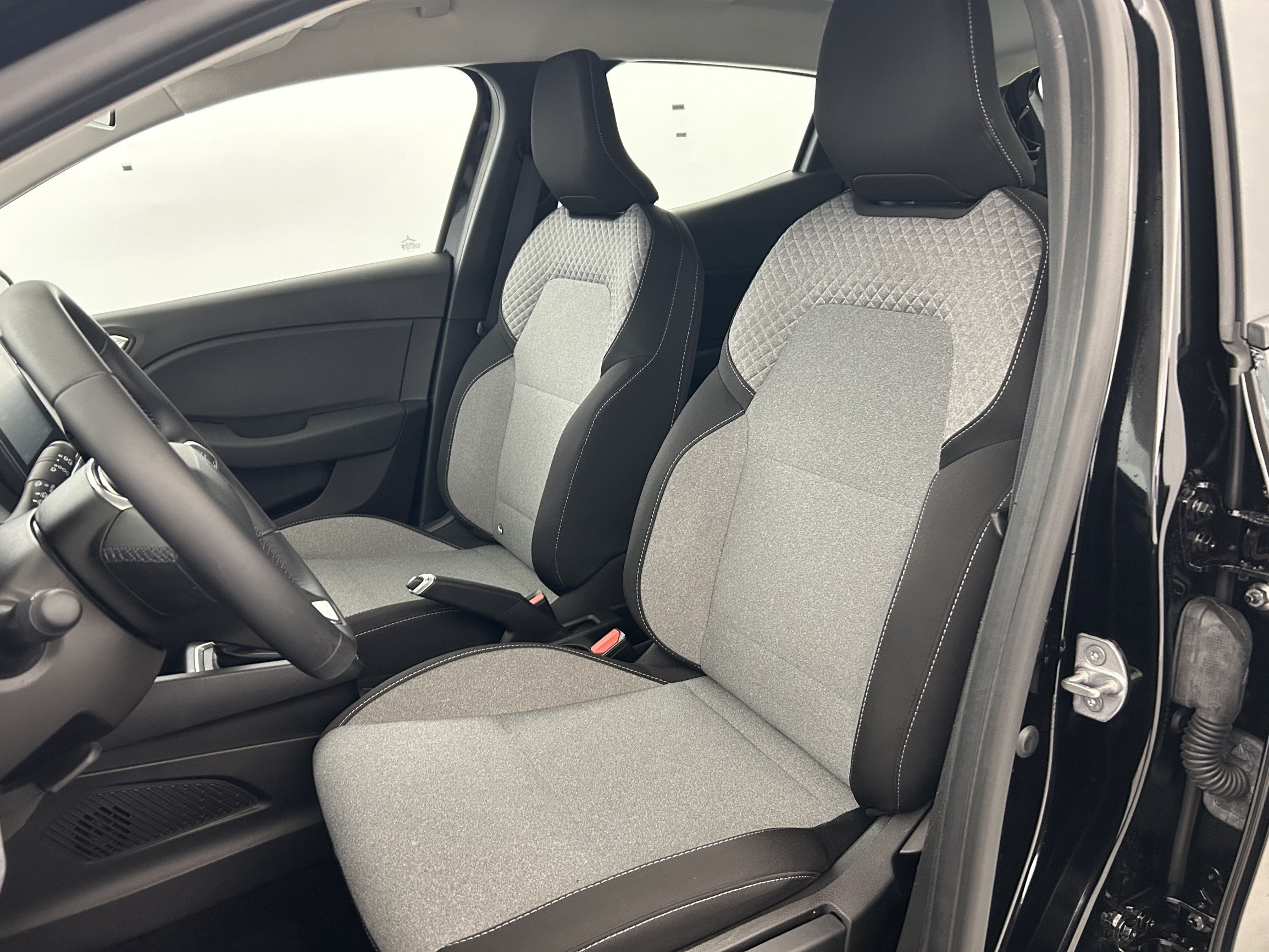 Vente en ligne Renault Clio 5 Clio E-Tech full hybrid 145 ch GSR2 au prix de 20 990 €