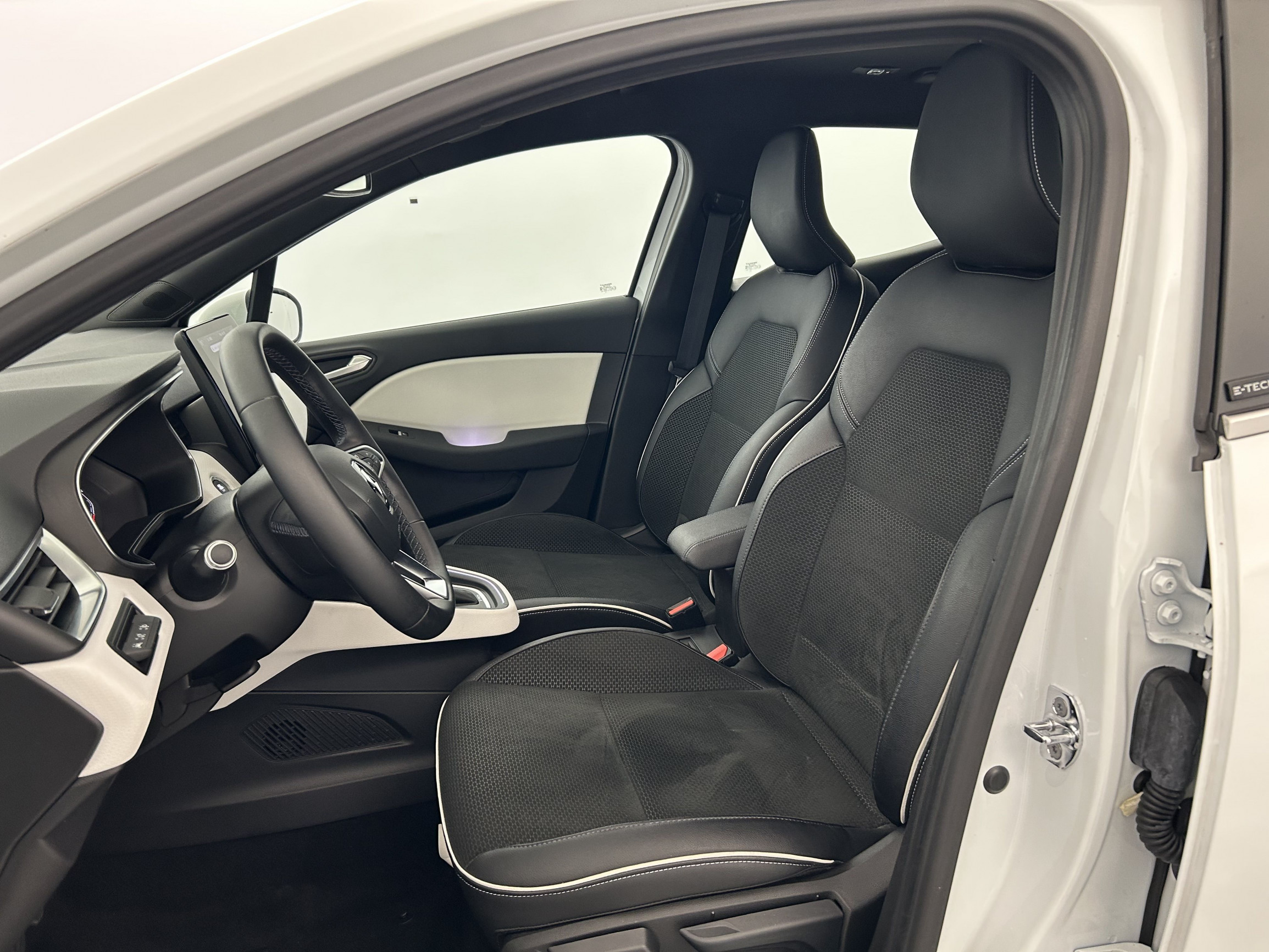 Vente en ligne Renault Clio 5 Clio E-Tech 140 - 21 au prix de 16 990 €