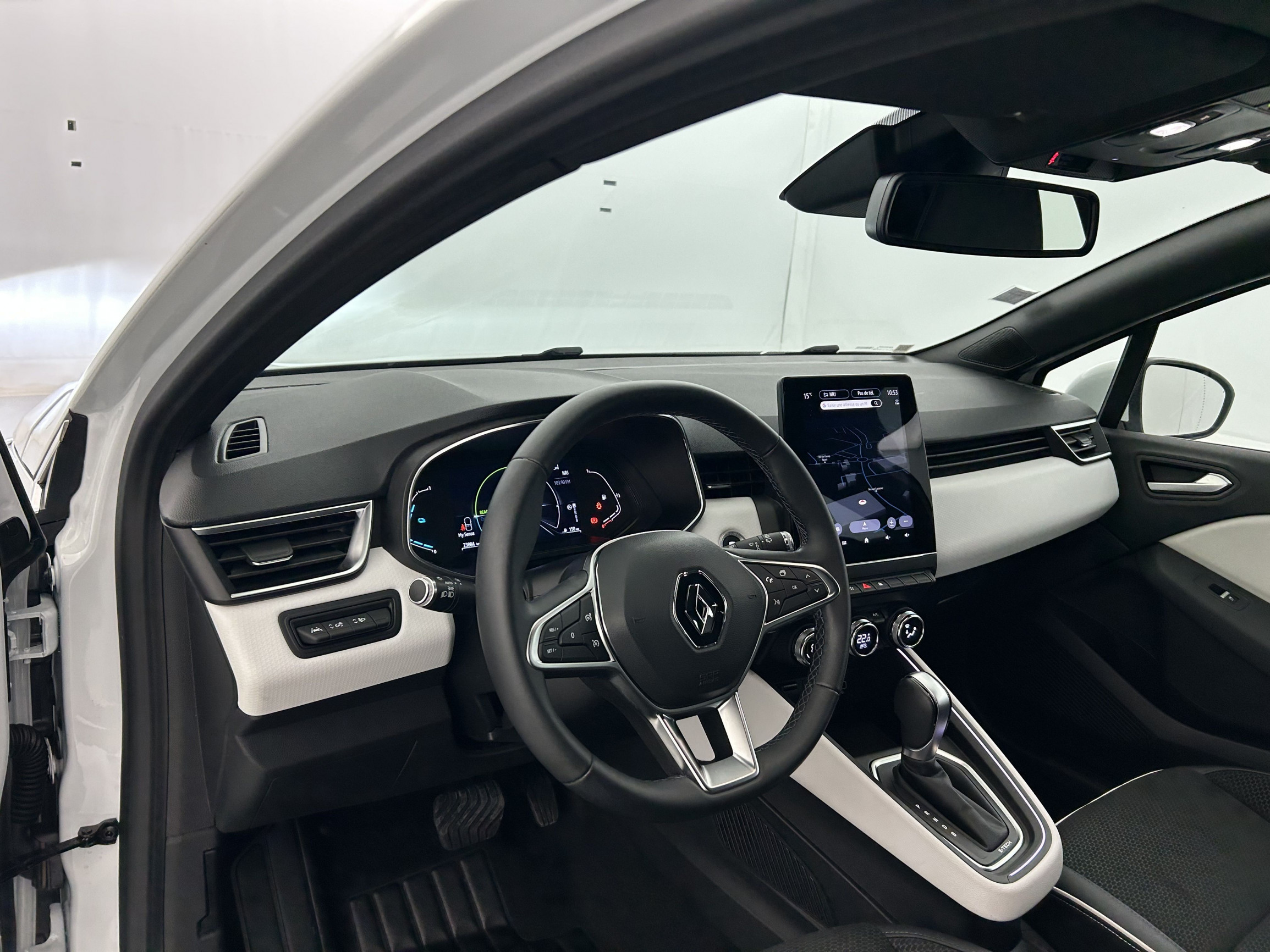 Vente en ligne Renault Clio 5 Clio E-Tech 140 - 21 au prix de 16 990 €