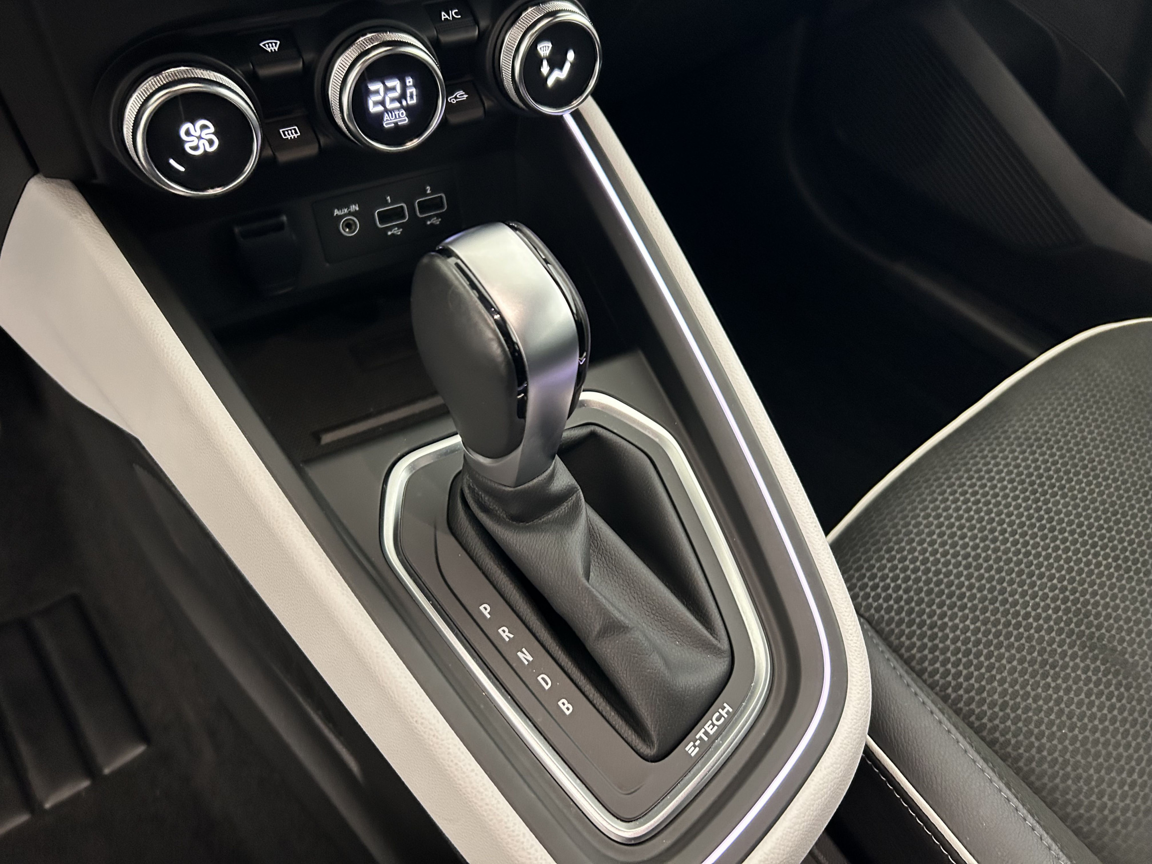 Vente en ligne Renault Clio 5 Clio E-Tech 140 - 21 au prix de 16 990 €