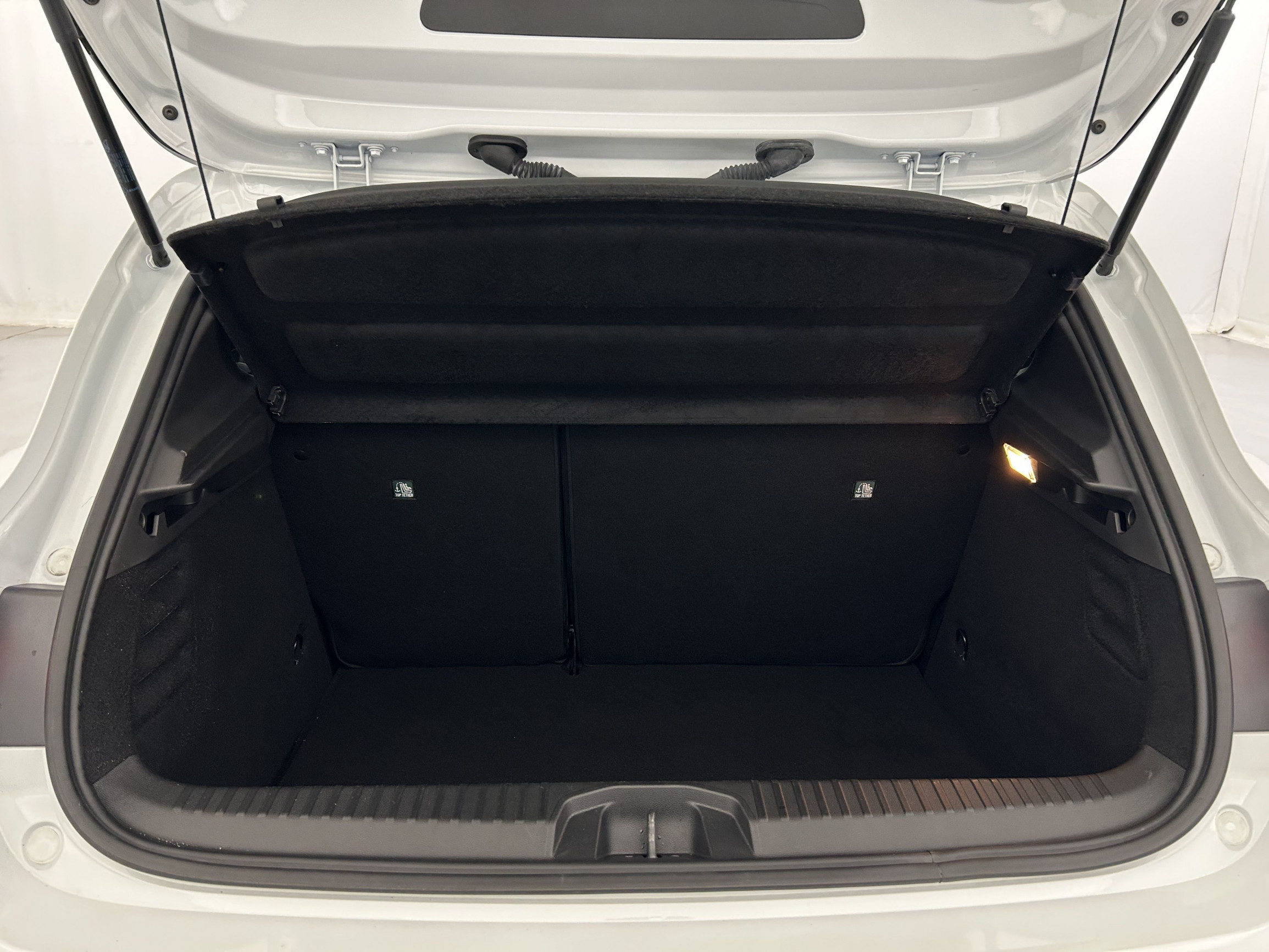 Vente en ligne Renault Clio 5 Clio E-Tech 140 - 21 au prix de 16 990 €