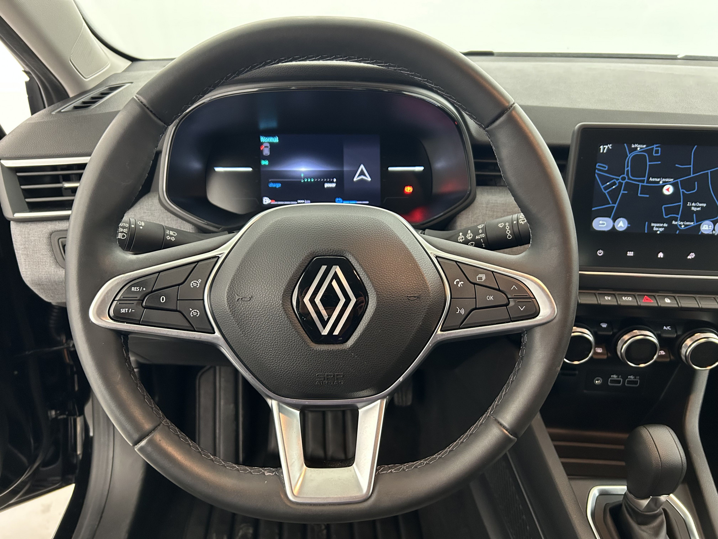 Vente en ligne Renault Clio 5 Clio E-Tech full hybrid 145 au prix de 17 990 €