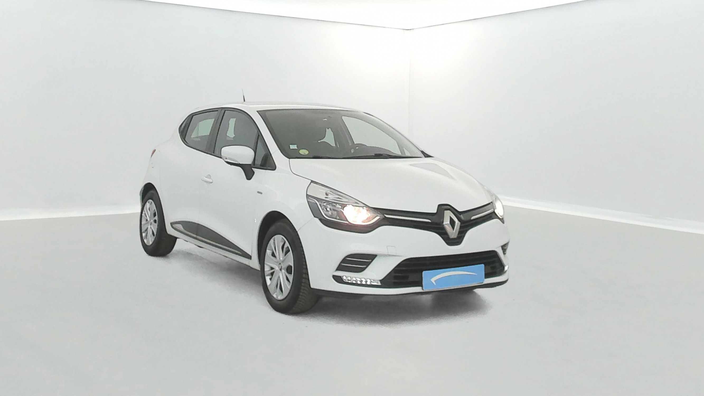 Vente en ligne Renault Clio 4 Clio dCi 75 E6C au prix de 10 390 €