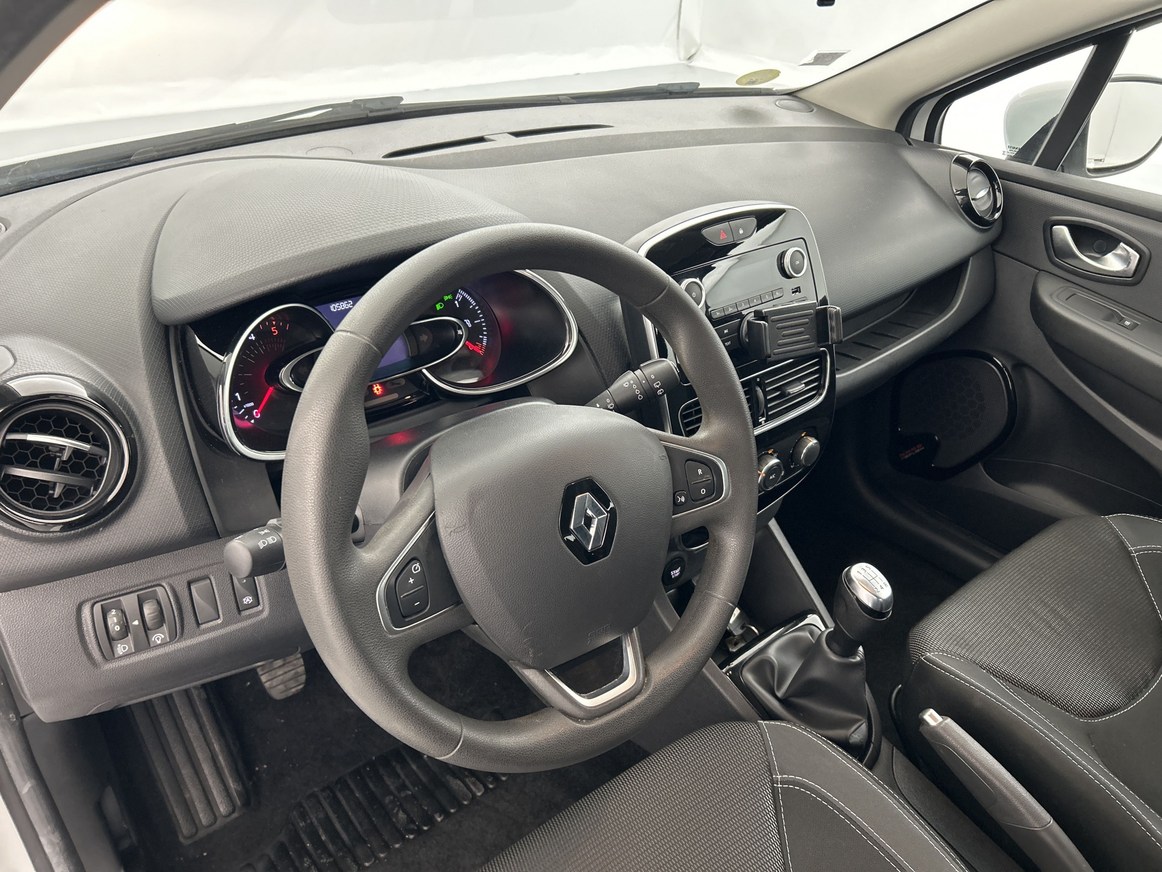 Vente en ligne Renault Clio 4 Clio dCi 75 E6C au prix de 10 390 €