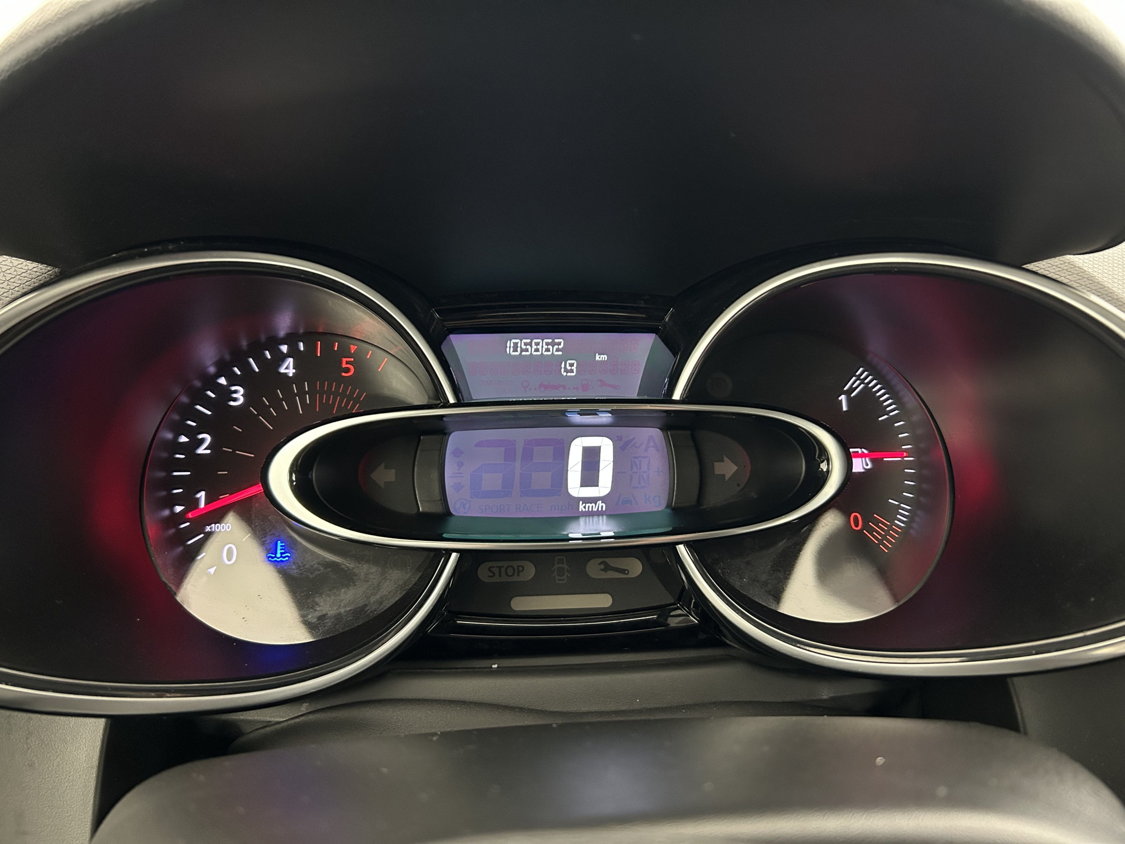 Vente en ligne Renault Clio 4 Clio dCi 75 E6C au prix de 10 390 €