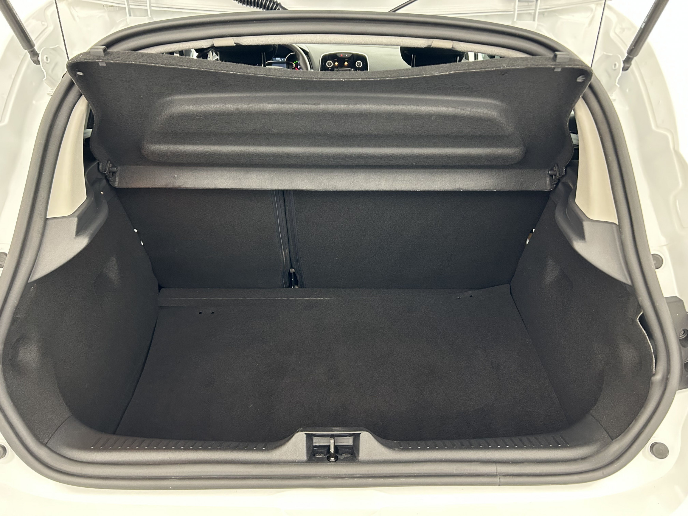 Vente en ligne Renault Clio 4 Clio dCi 75 E6C au prix de 10 390 €