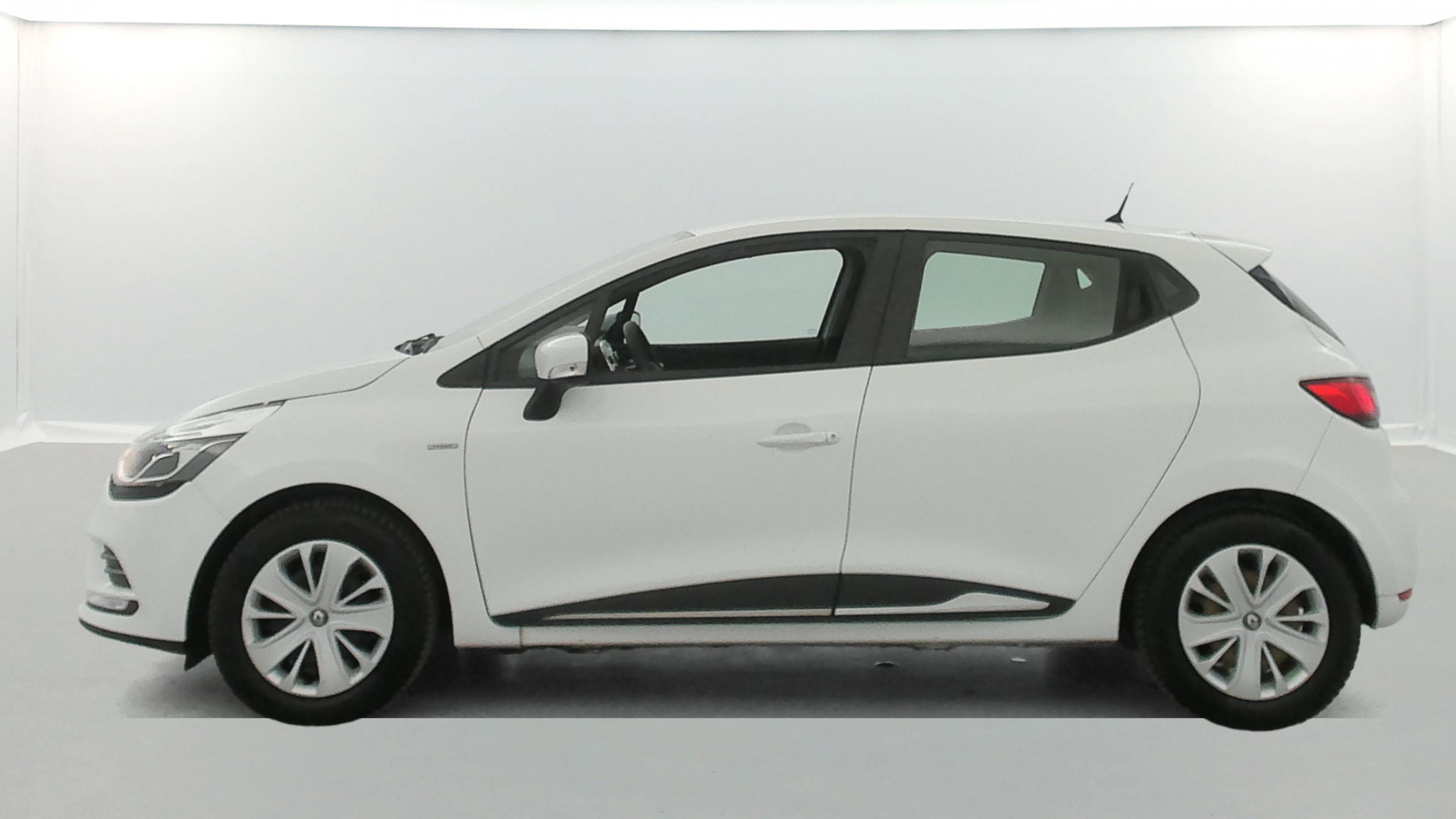 Vente en ligne Renault Clio 4 Clio dCi 75 E6C au prix de 10 390 €