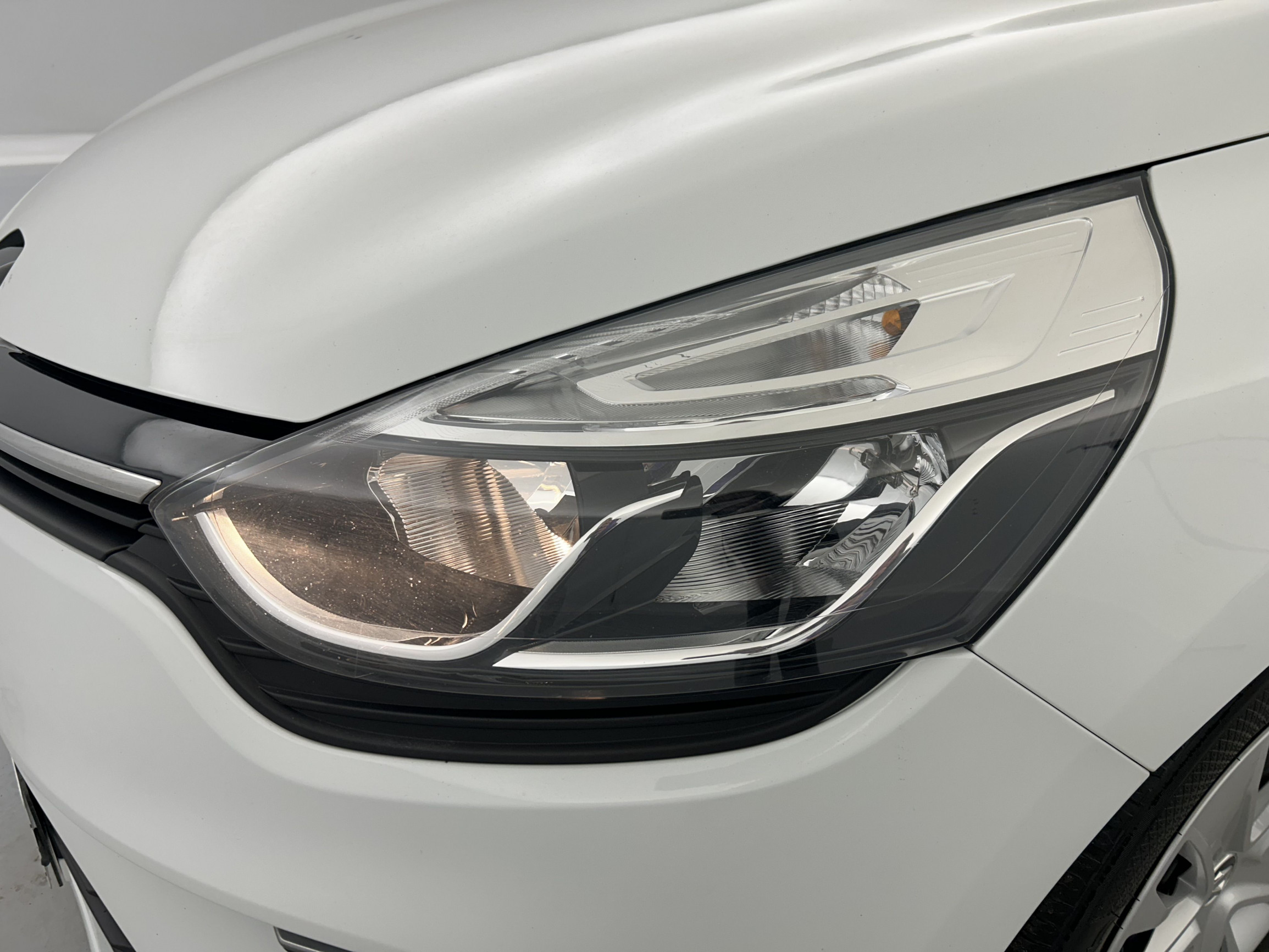 Vente en ligne Renault Clio 4 Clio dCi 75 E6C au prix de 10 390 €