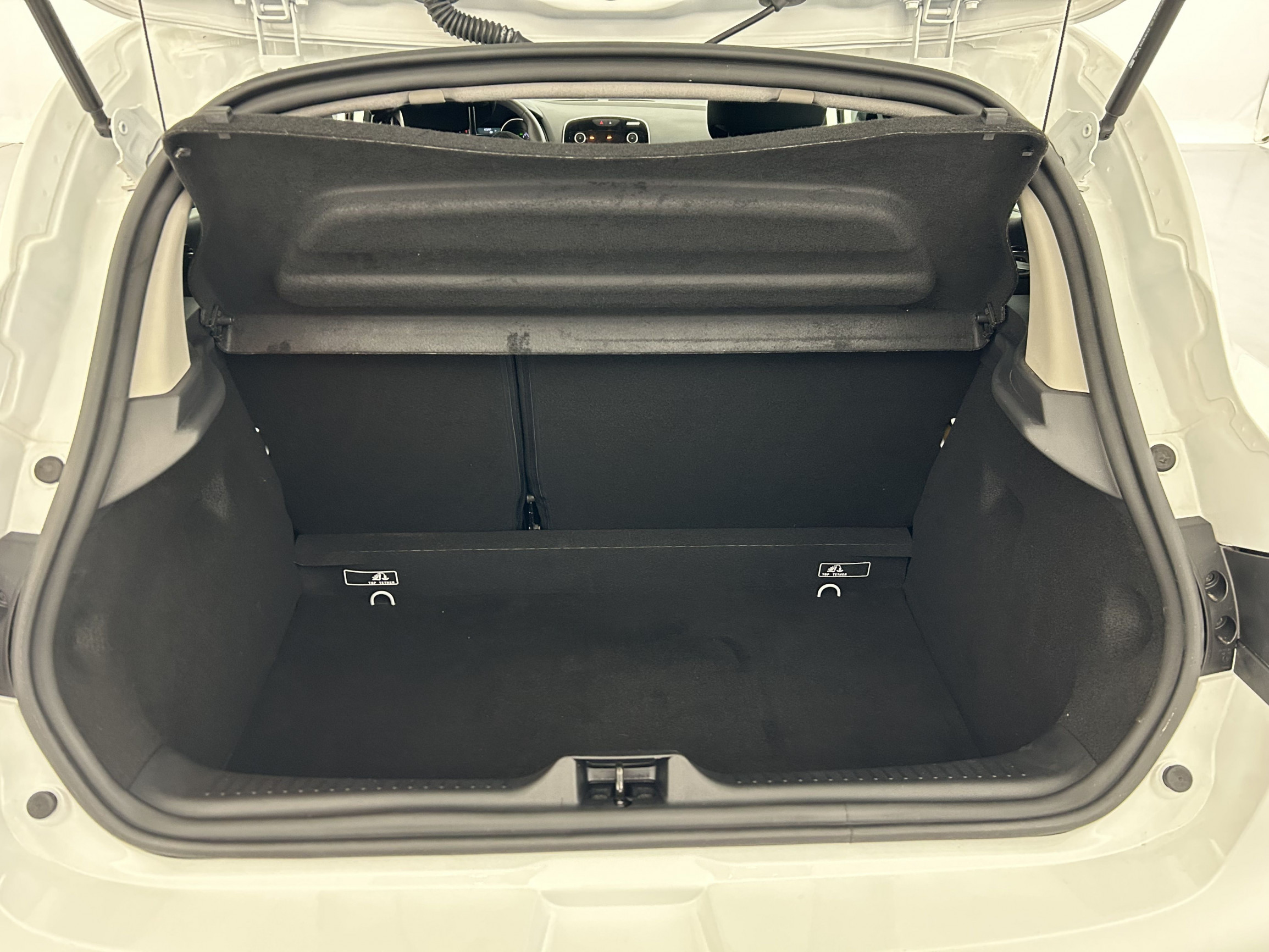 Vente en ligne Renault Clio 4 Clio dCi 75 E6C au prix de 10 390 €