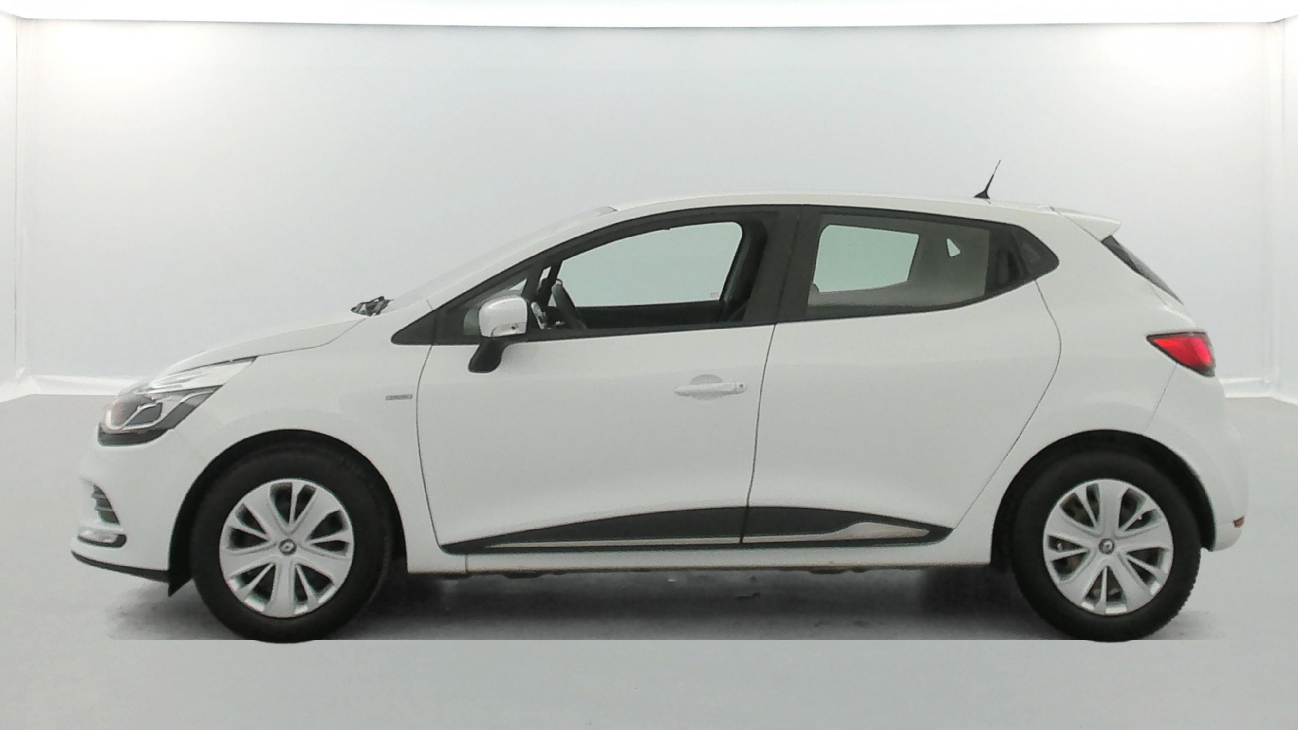 Vente en ligne Renault Clio 4 Clio dCi 75 E6C au prix de 10 390 €