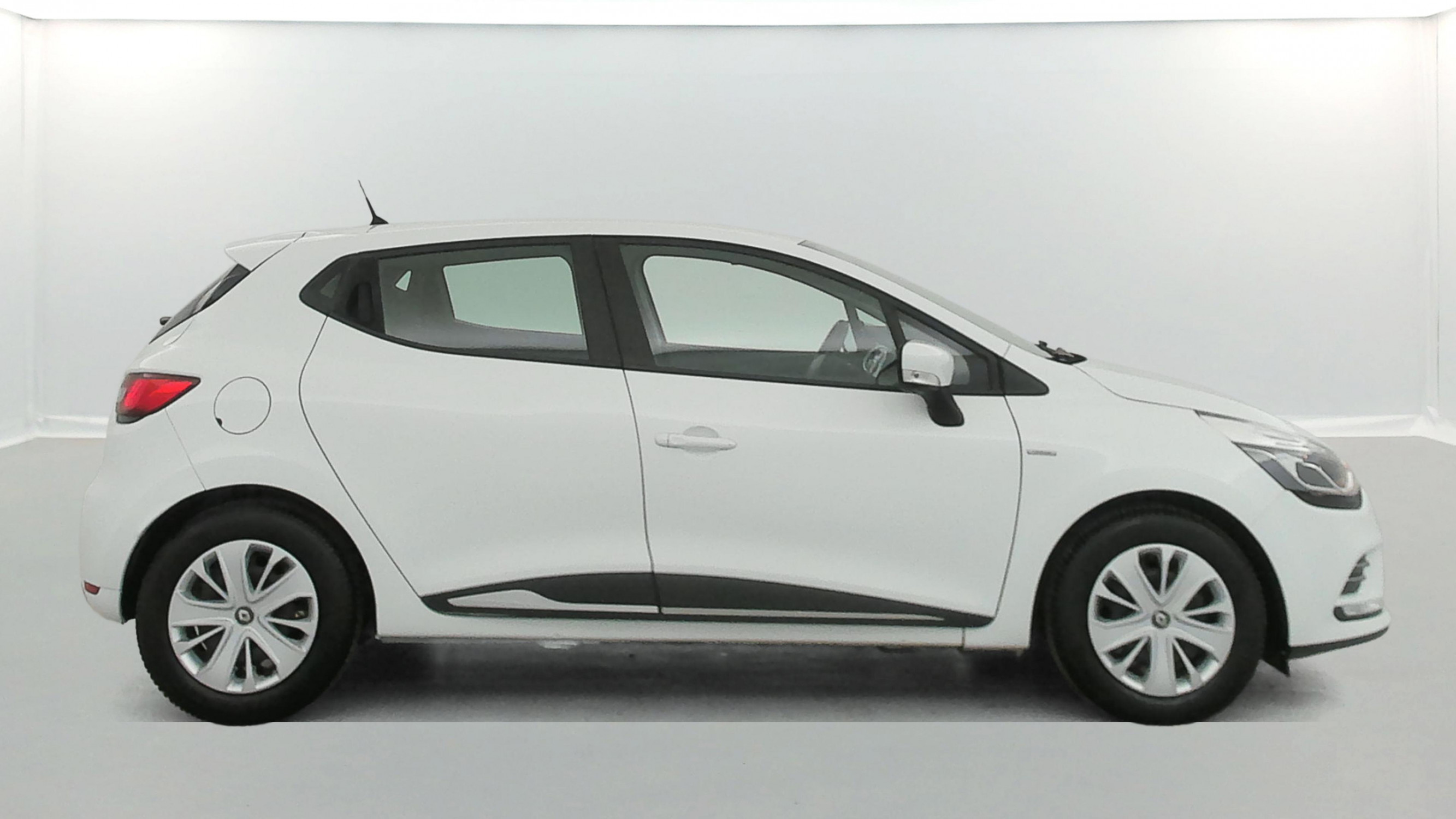 Vente en ligne Renault Clio 4 Clio dCi 75 E6C au prix de 10 390 €