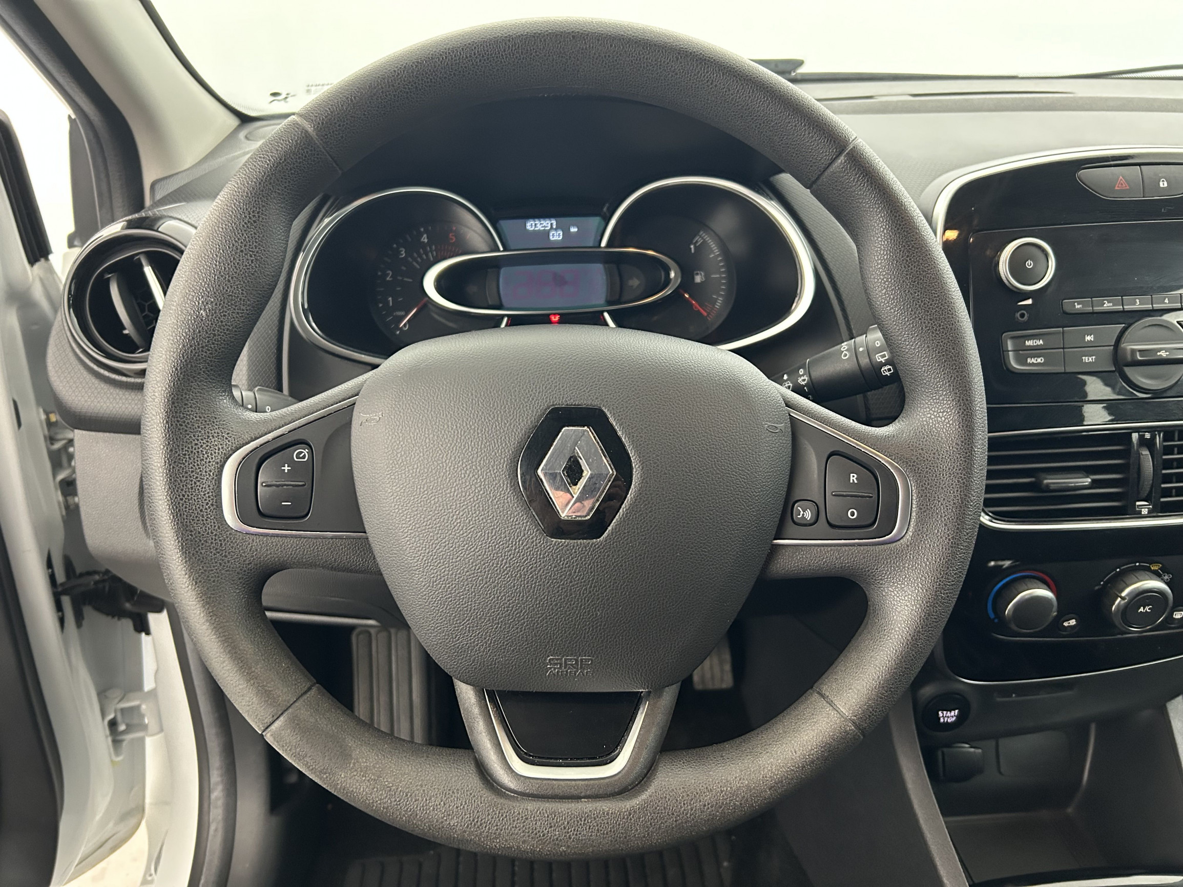 Vente en ligne Renault Clio 4 Clio dCi 75 E6C au prix de 10 390 €