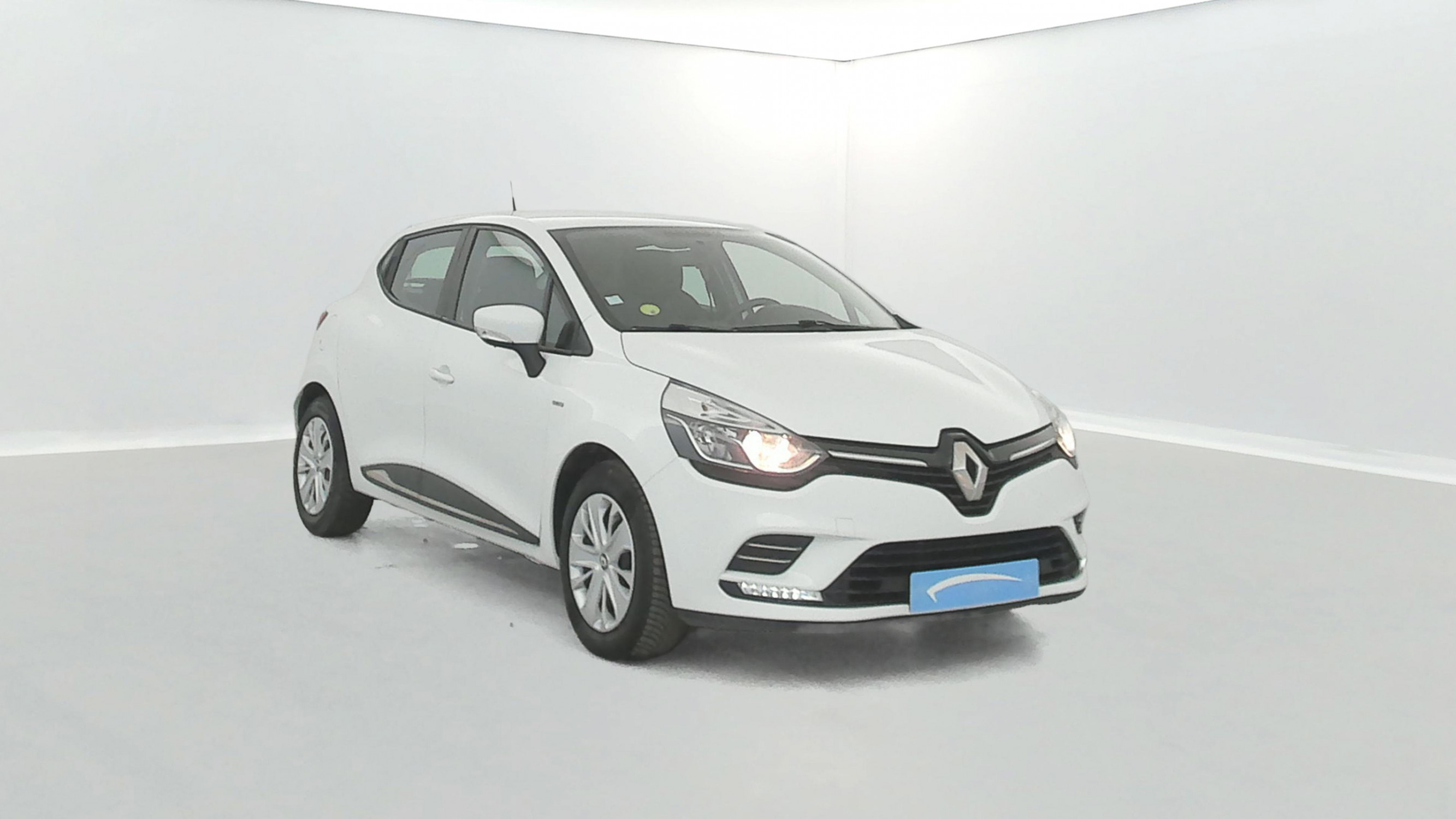 Vente en ligne Renault Clio 4 Clio dCi 75 E6C au prix de 10 390 €