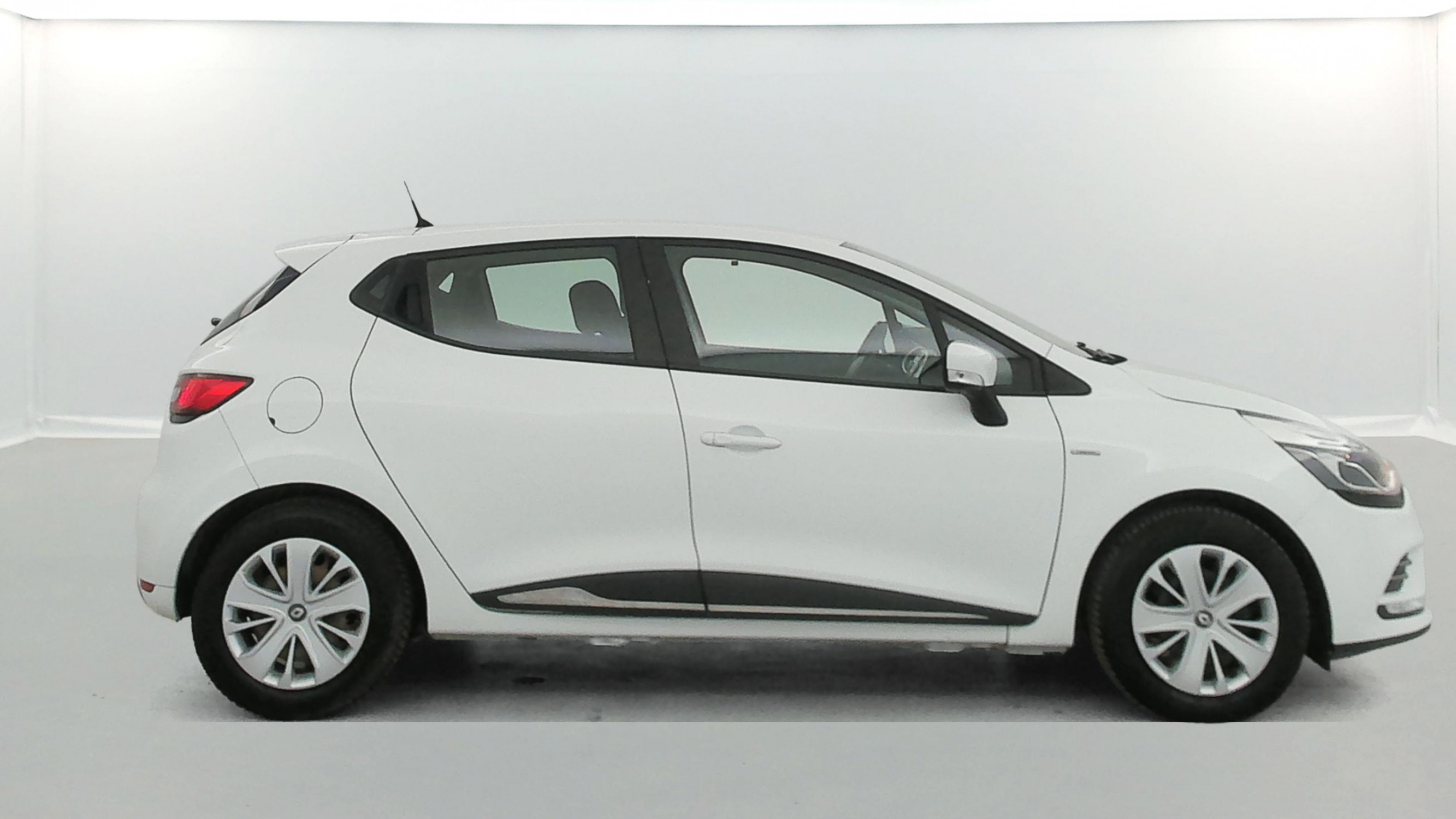 Vente en ligne Renault Clio 4 Clio dCi 75 E6C au prix de 10 390 €