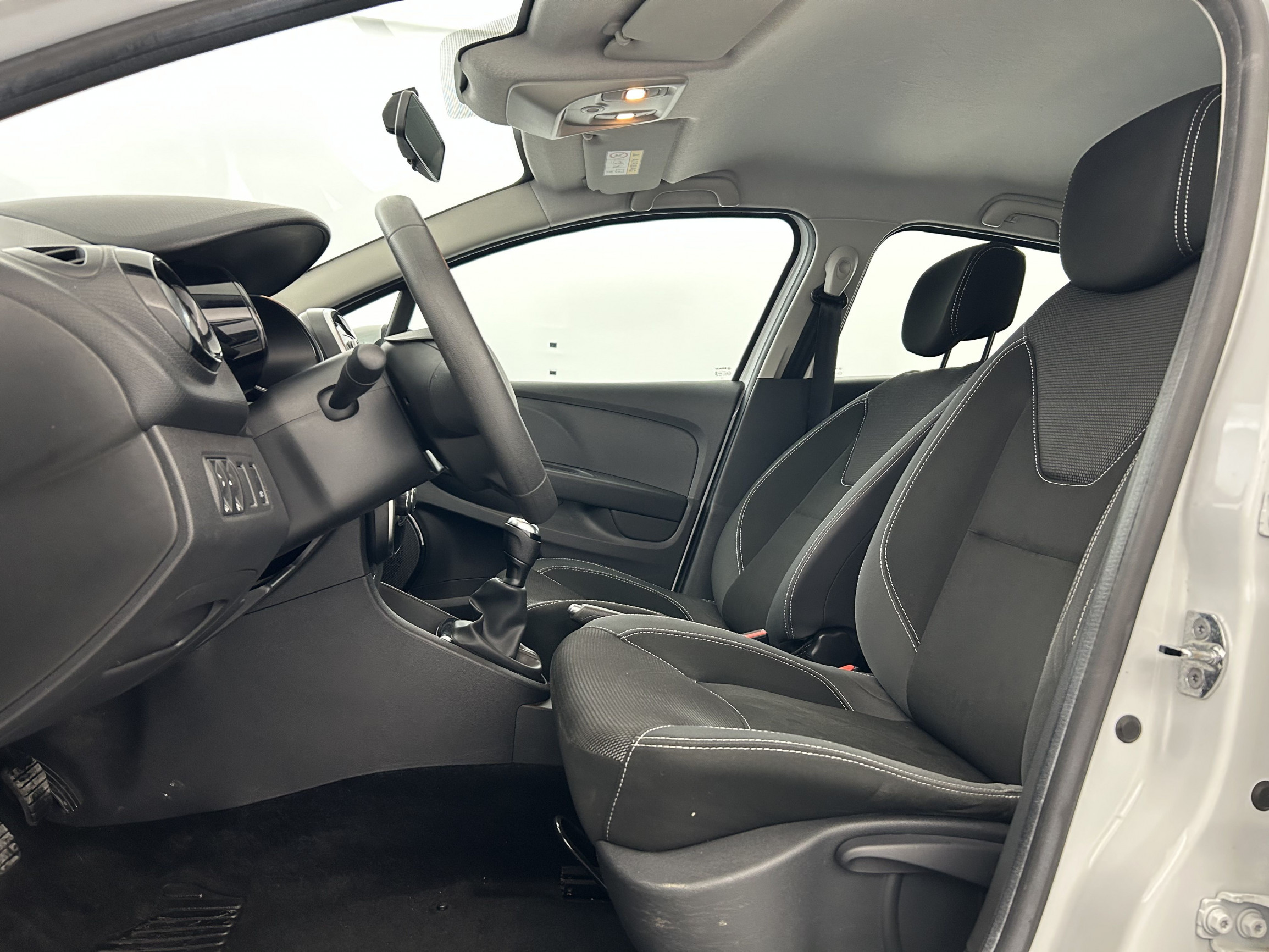 Vente en ligne Renault Clio 4 Clio dCi 75 E6C au prix de 10 390 €