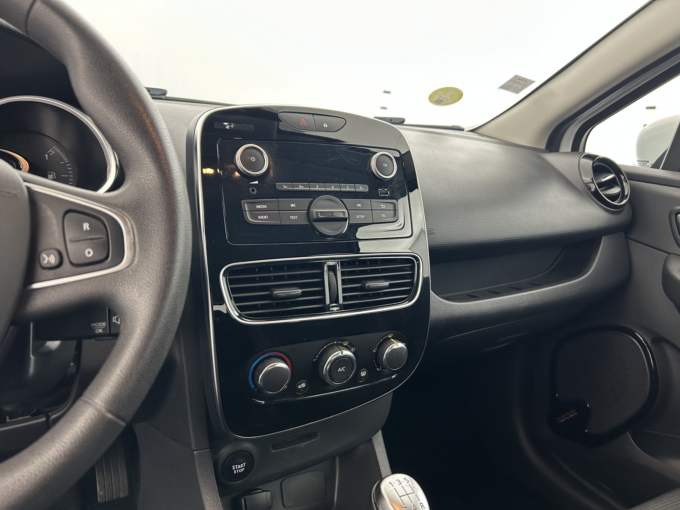 Vente en ligne Renault Clio 4 Clio dCi 75 E6C au prix de 10 390 €