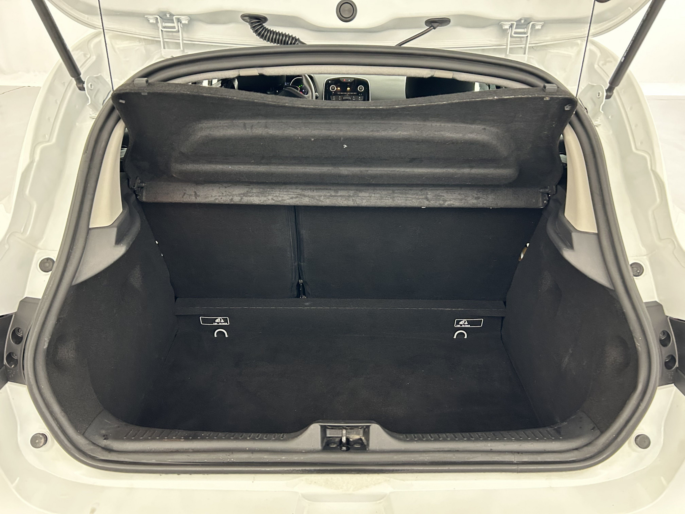 Vente en ligne Renault Clio 4 Clio dCi 75 E6C au prix de 10 390 €