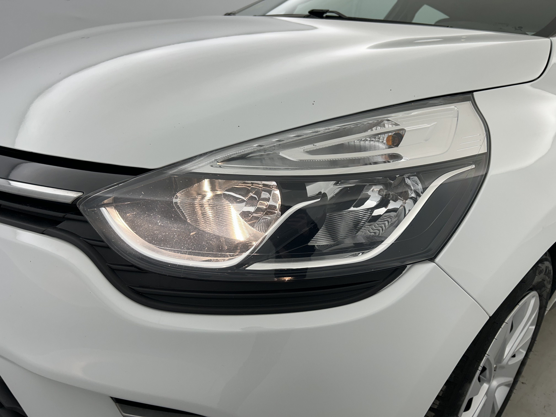 Vente en ligne Renault Clio 4 Clio dCi 75 E6C au prix de 10 390 €