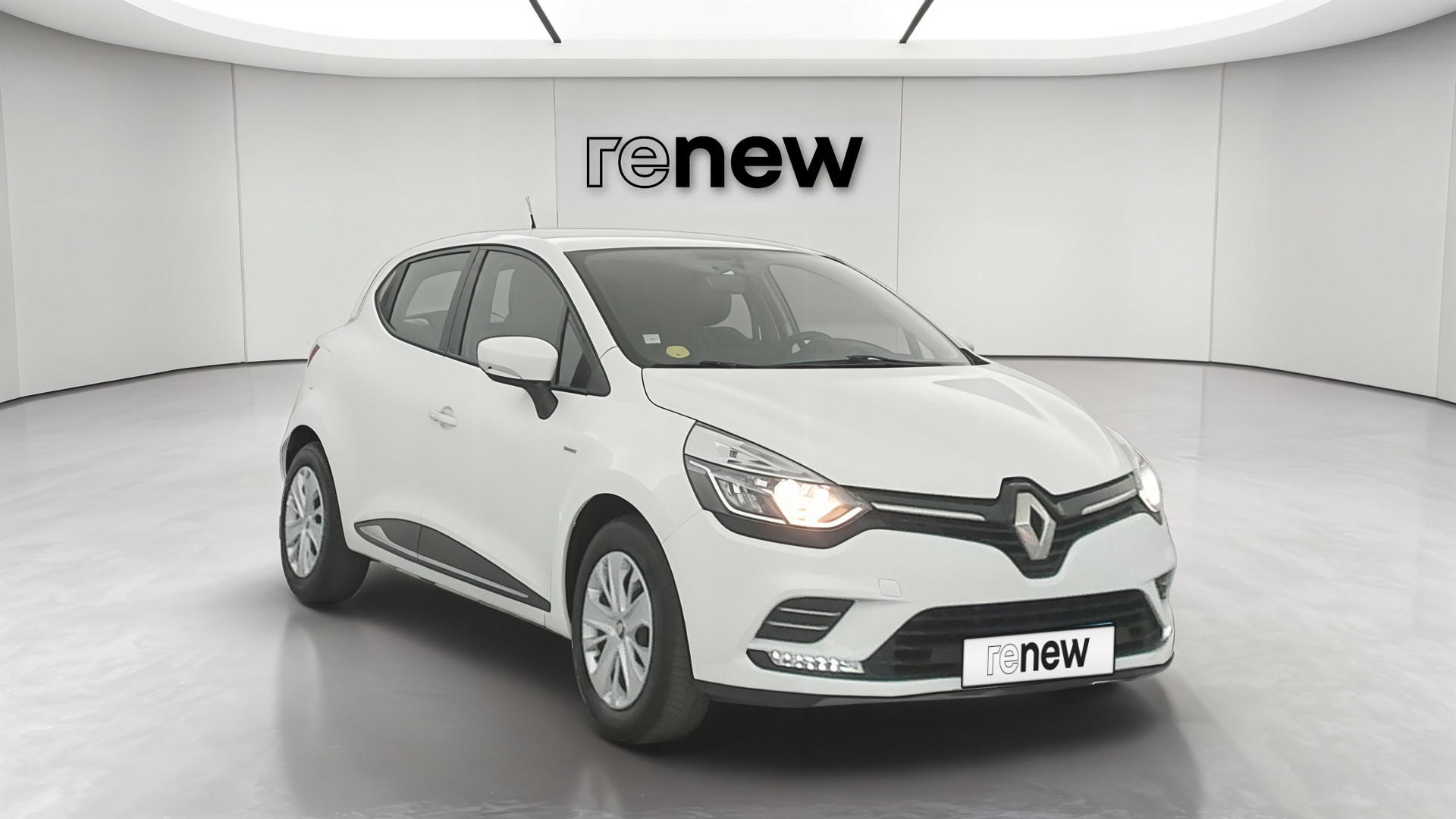 Vente en ligne Renault Clio 4 Clio dCi 75 E6C au prix de 10 290 €