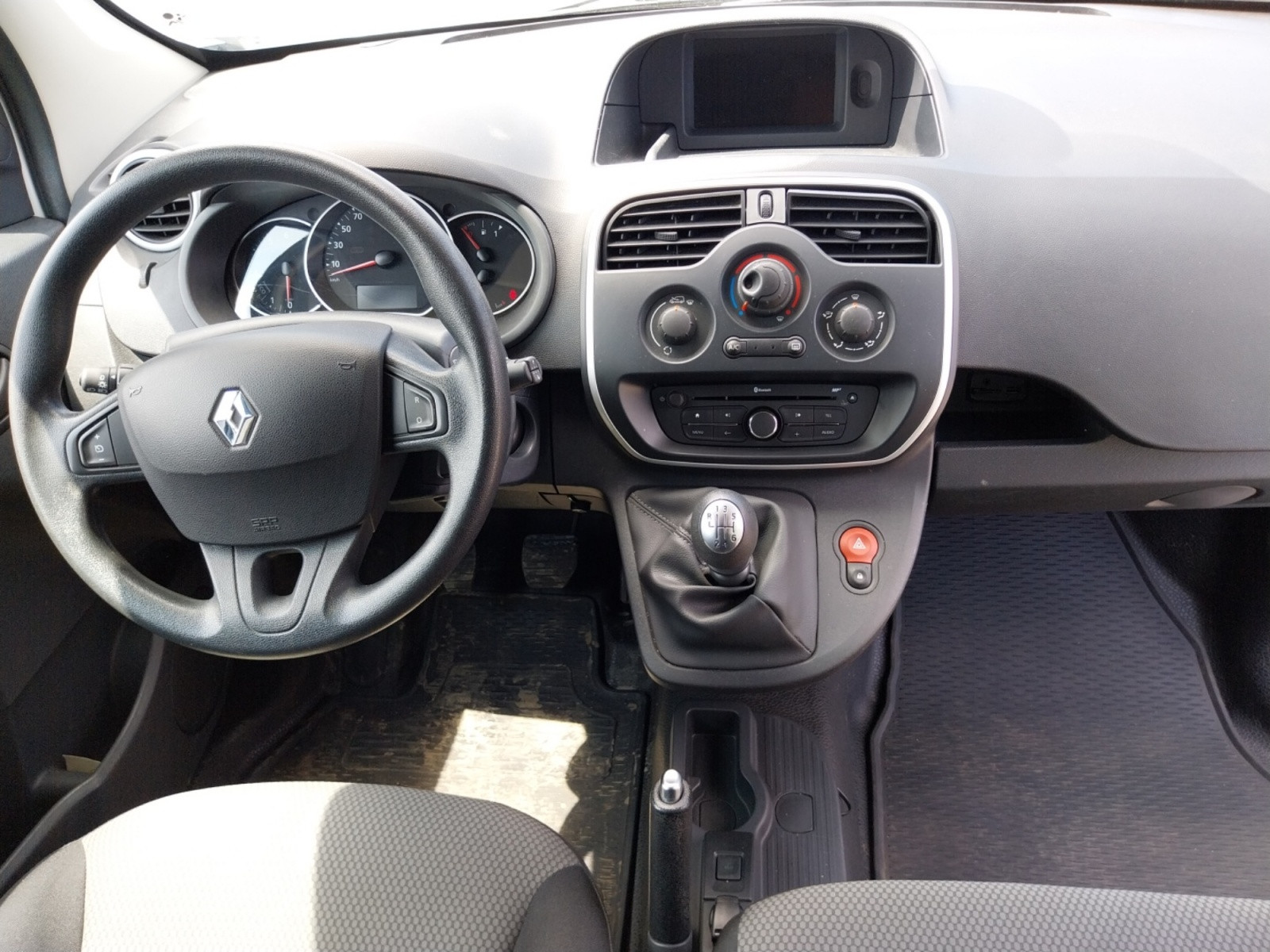 Vente en ligne Renault Kangoo Express  BLUE DCI 95 au prix de 13 990 €