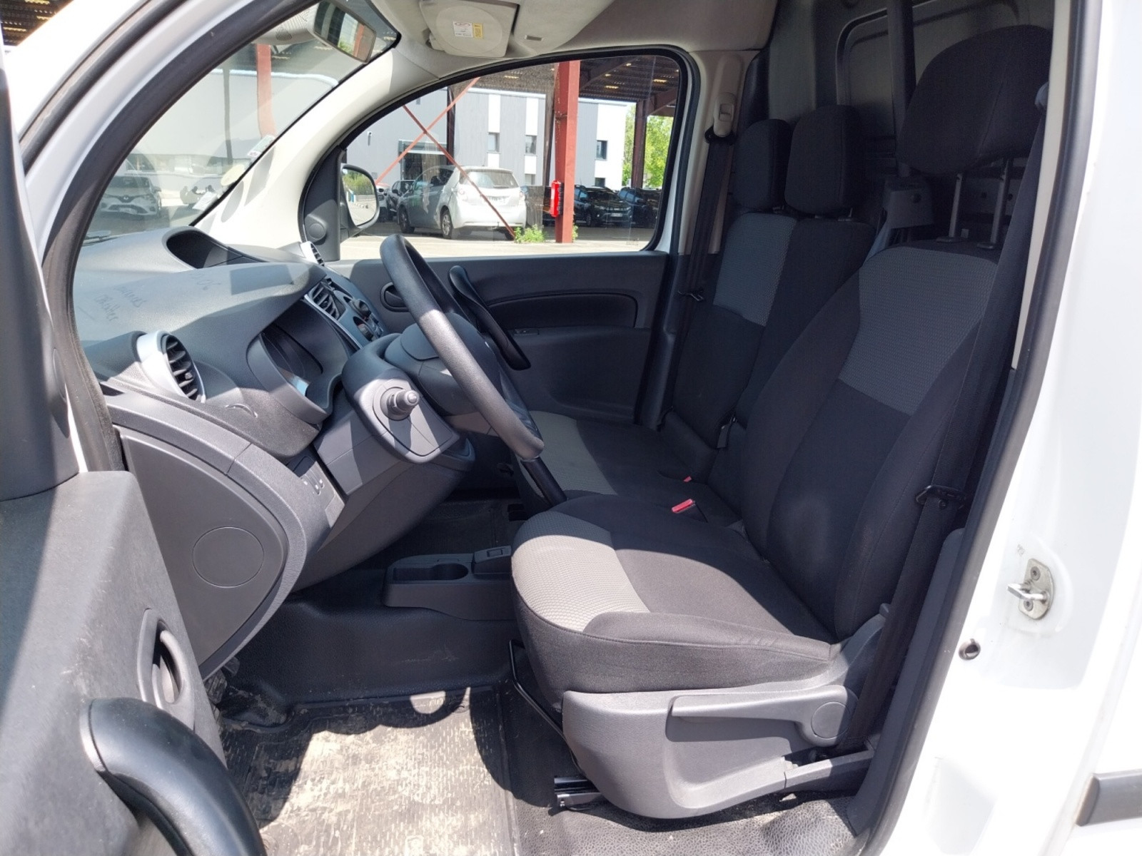 Vente en ligne Renault Kangoo Express  BLUE DCI 95 au prix de 13 990 €