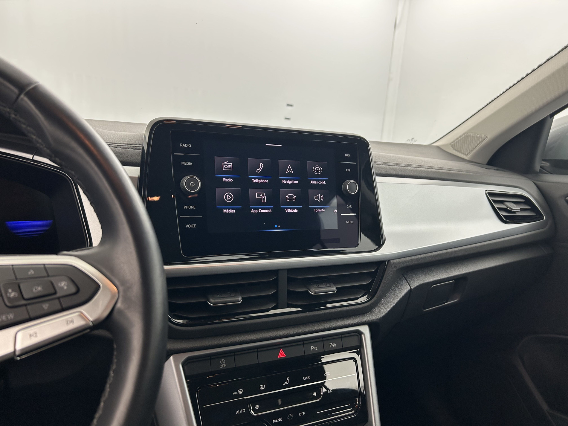 Vente en ligne Volkswagen T-Roc  1.0 TSI 110 Start/Stop BVM6 au prix de 20 990 €