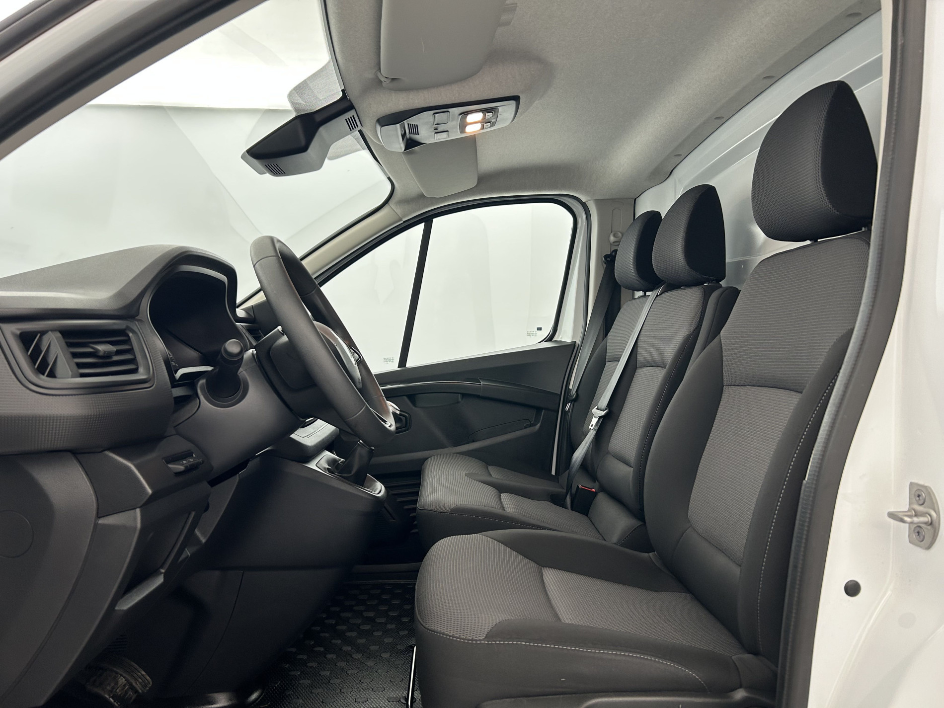 Vente en ligne Renault Trafic 3 Fourgon TRAFIC FGN L2H1 3000 KG BLUE DCI 130 au prix de 23 290 €