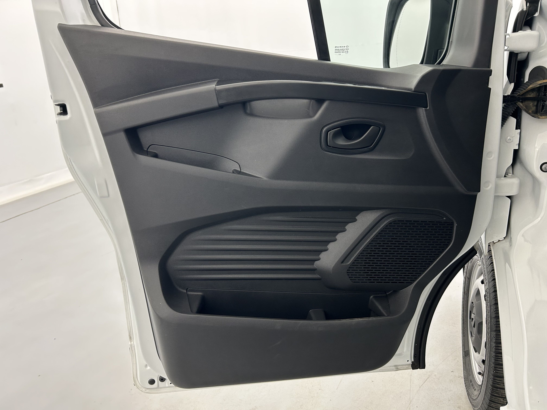 Vente en ligne Renault Trafic 3 Fourgon TRAFIC FGN L2H1 3000 KG BLUE DCI 130 au prix de 23 290 €
