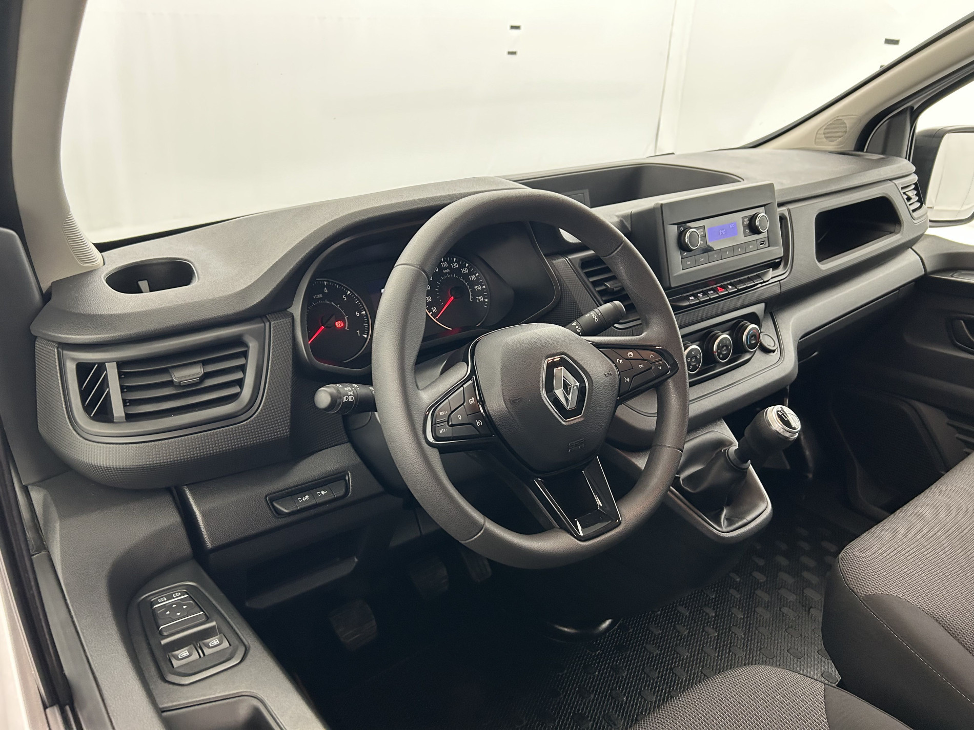 Vente en ligne Renault Trafic 3 Fourgon TRAFIC FGN L2H1 3000 KG BLUE DCI 130 au prix de 23 290 €