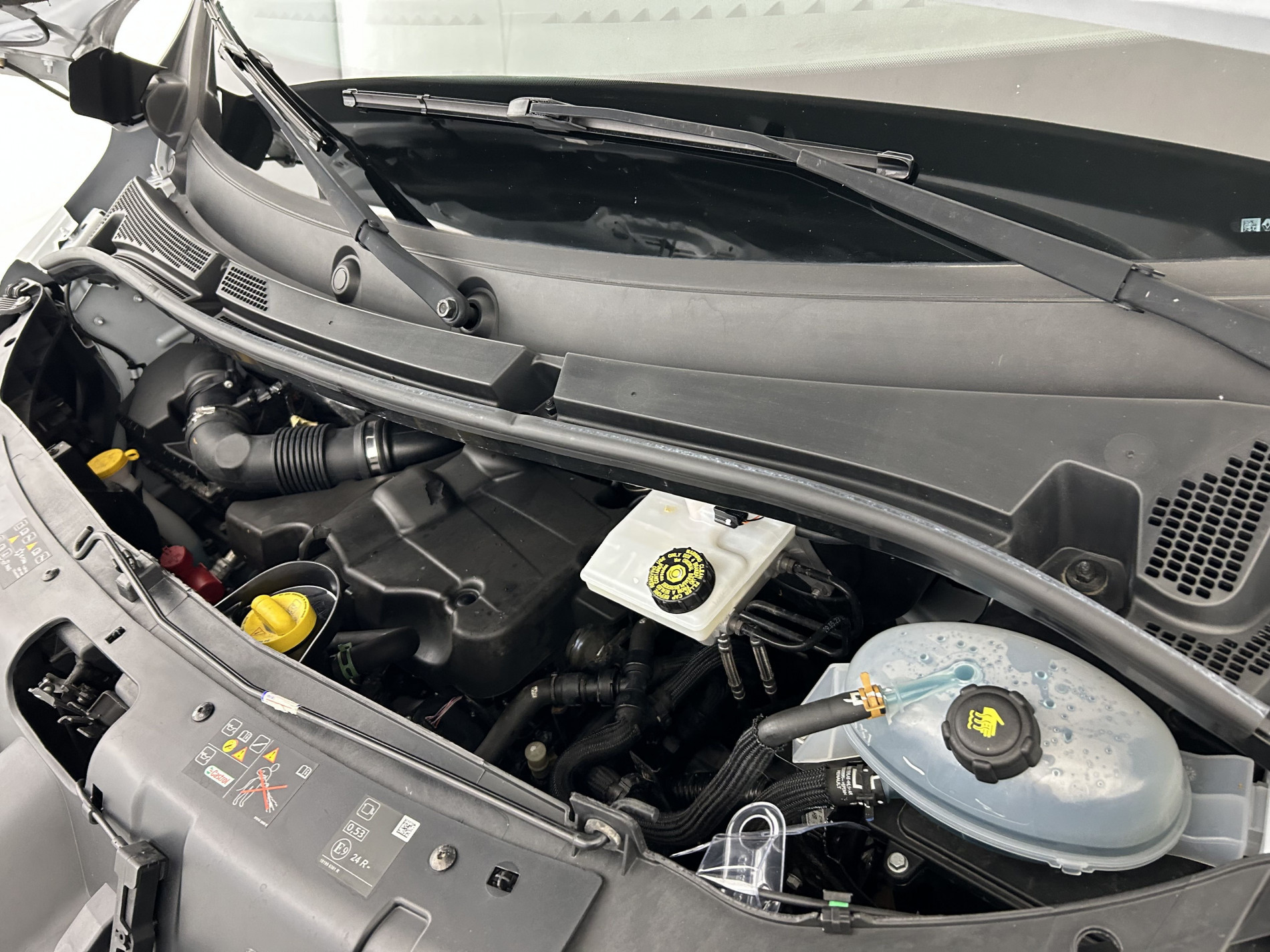 Vente en ligne Renault Master Fourgon MASTER FGN TRAC F3500 L2H2 BLUE DCI 135 au prix de 21 990 €