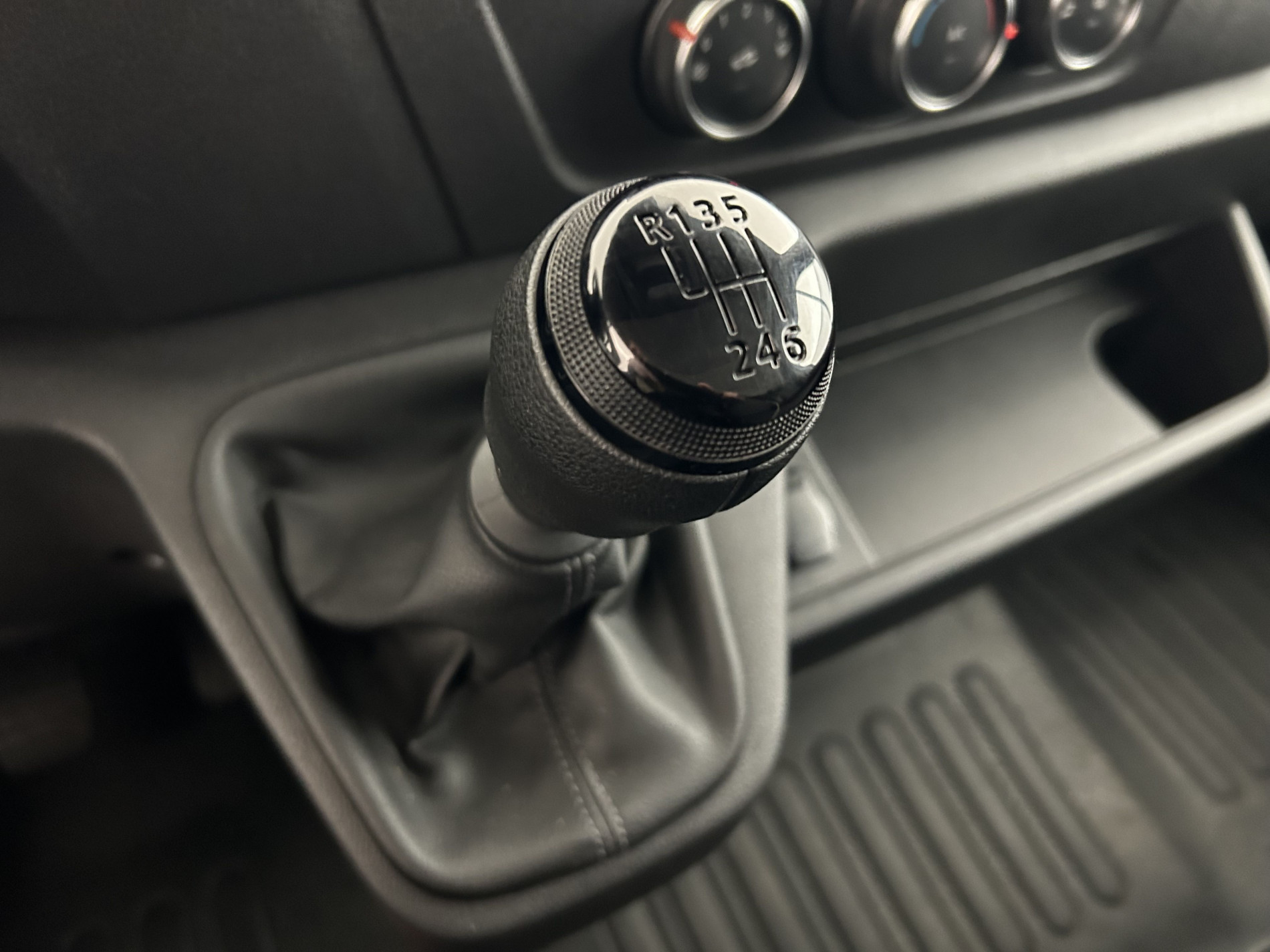 Vente en ligne Renault Master Fourgon MASTER FGN TRAC F3500 L2H2 BLUE DCI 135 au prix de 21 990 €
