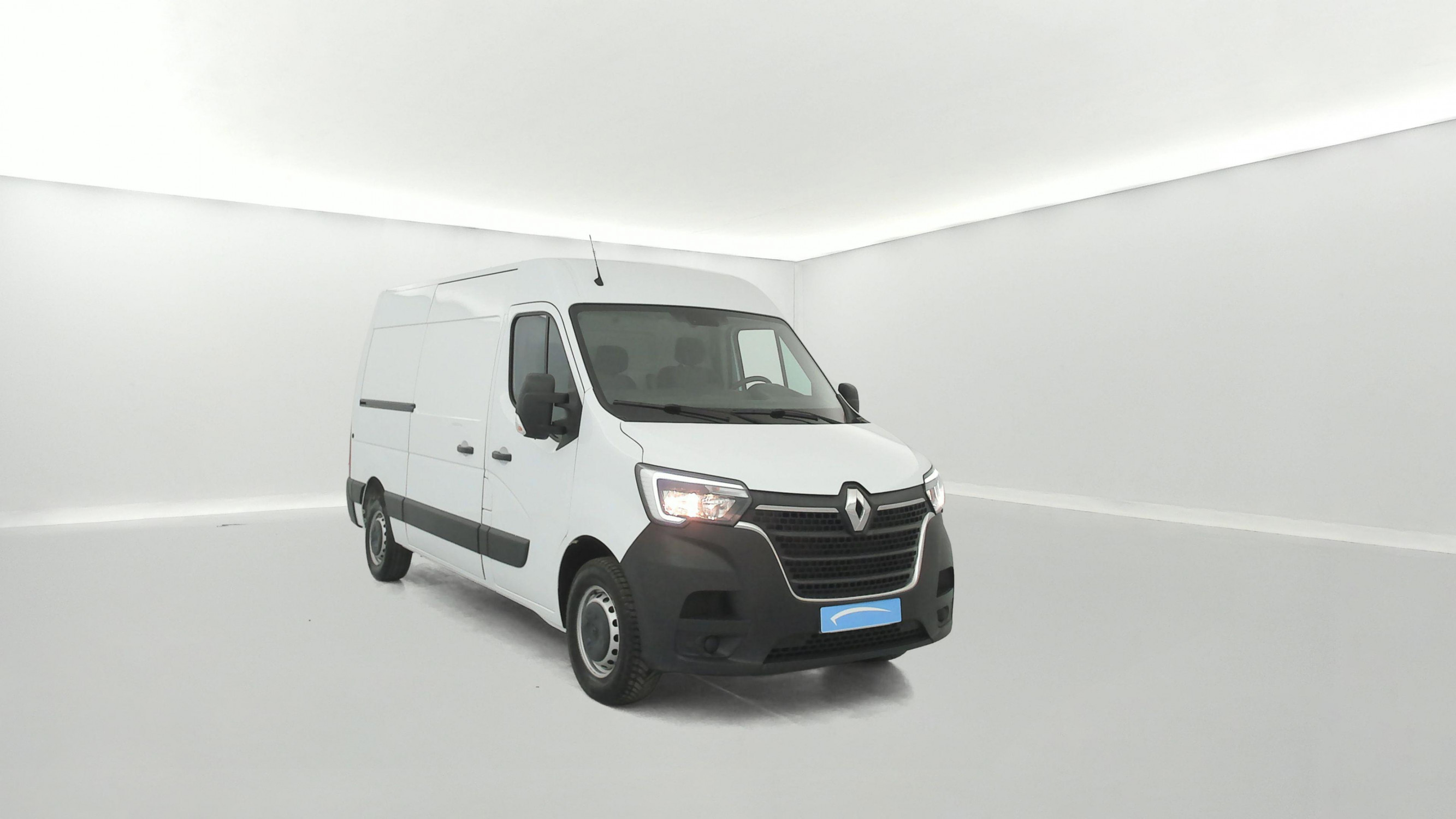 Vente en ligne Renault Master Fourgon MASTER FGN TRAC F3500 L2H2 BLUE DCI 135 au prix de 21 990 €