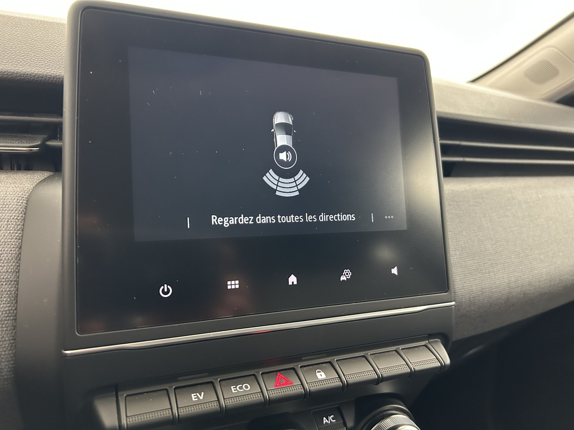 Vente en ligne Renault Clio 5 Clio E-Tech full hybrid 145 au prix de 17 990 €