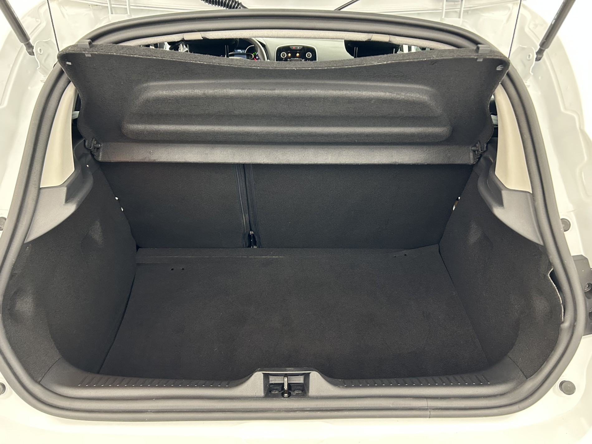 Vente en ligne Renault Clio 4 Clio dCi 75 E6C au prix de 10 290 €