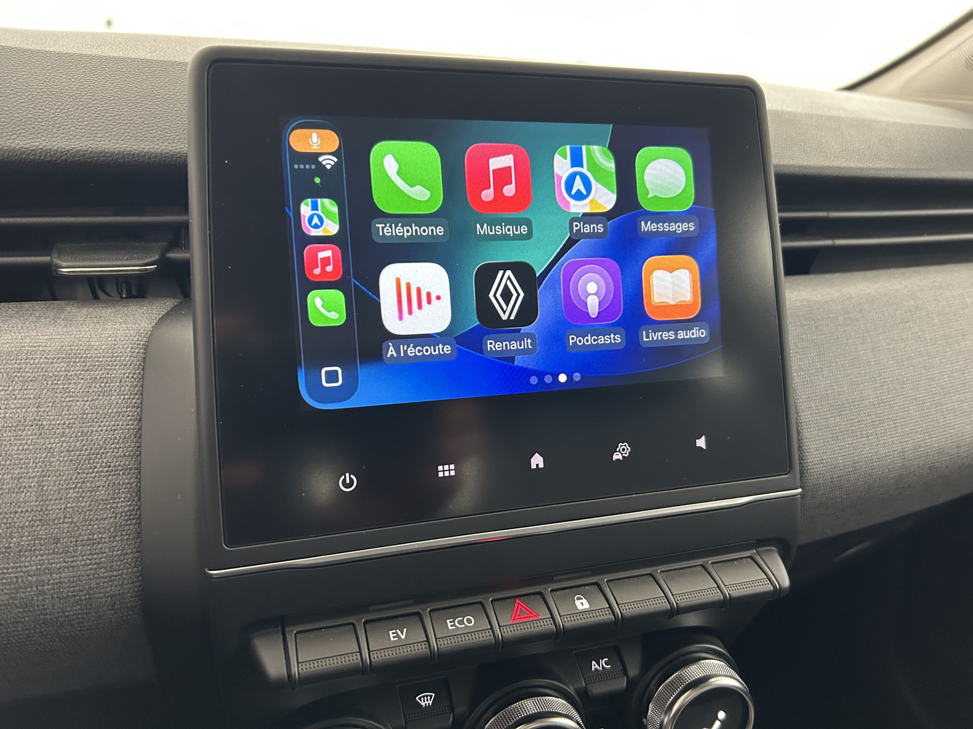Vente en ligne Renault Clio 5 Clio E-Tech full hybrid 145 au prix de 17 990 €