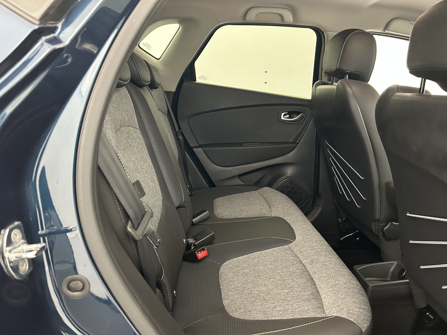 Vente en ligne Renault Captur  dCi 90 au prix de 12 290 €