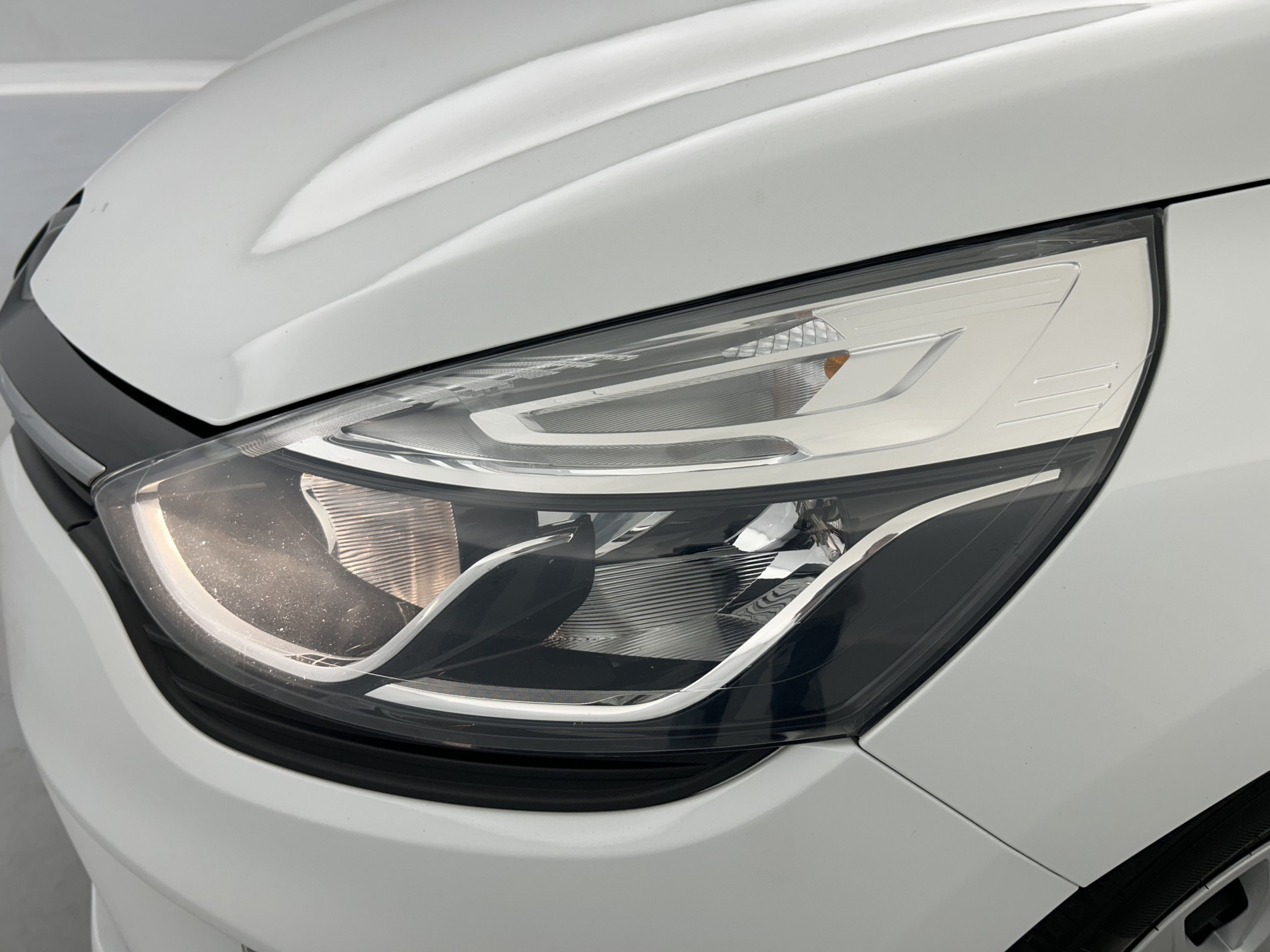 Vente en ligne Renault Clio 4 Clio dCi 75 E6C au prix de 10 290 €
