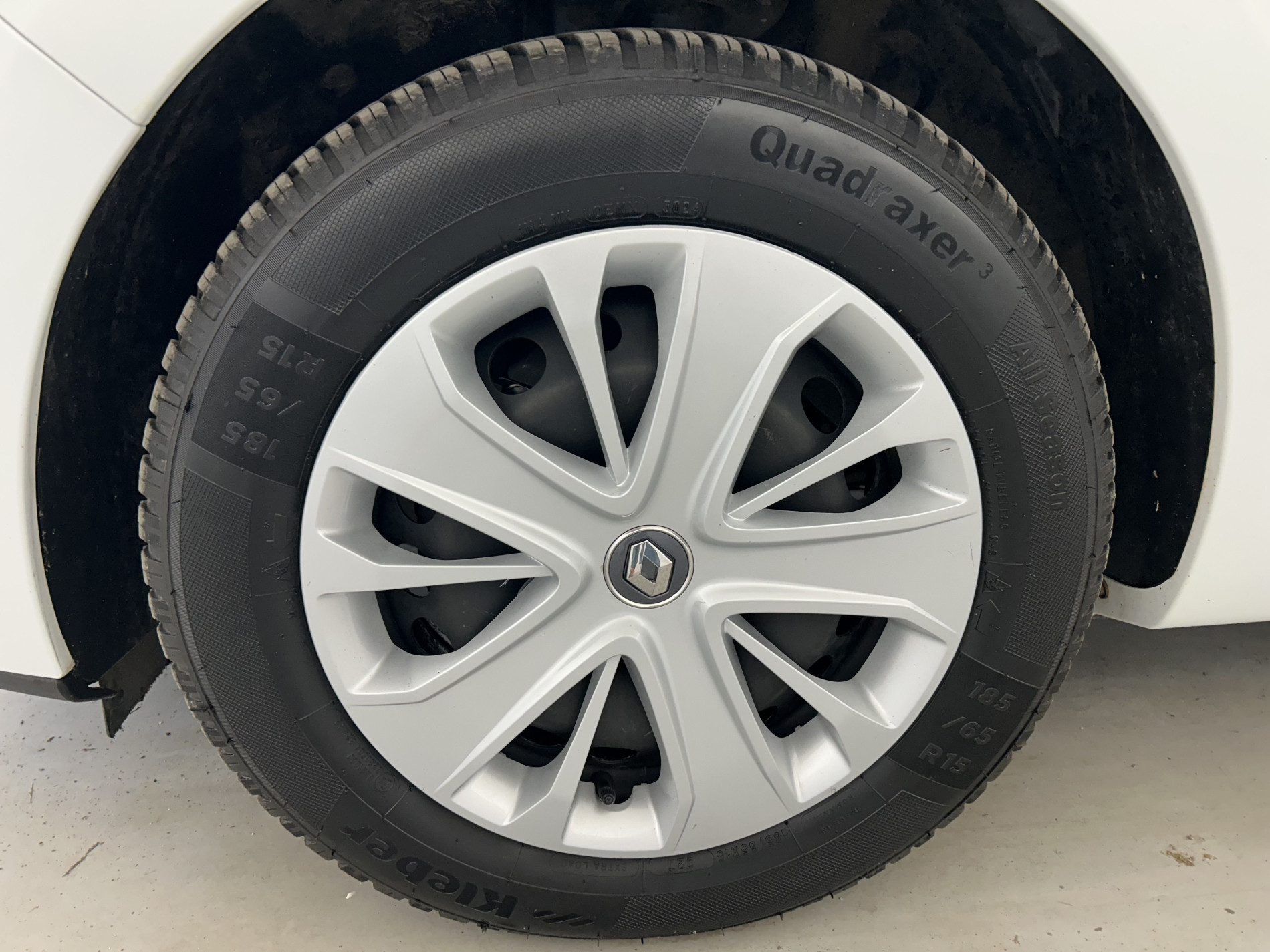 Vente en ligne Renault Clio 4 Clio dCi 75 E6C au prix de 10 290 €