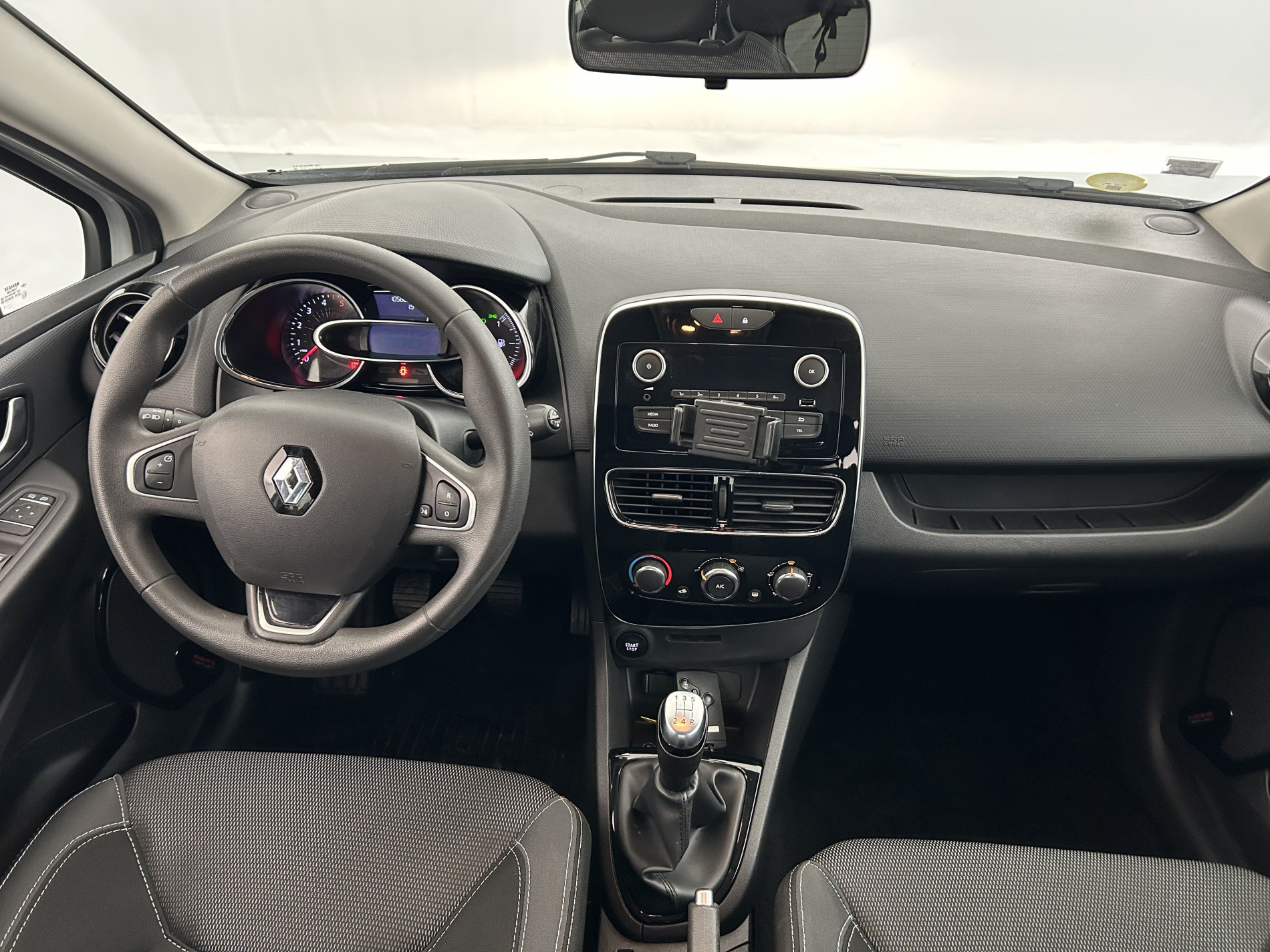 Vente en ligne Renault Clio 4 Clio dCi 75 E6C au prix de 10 290 €
