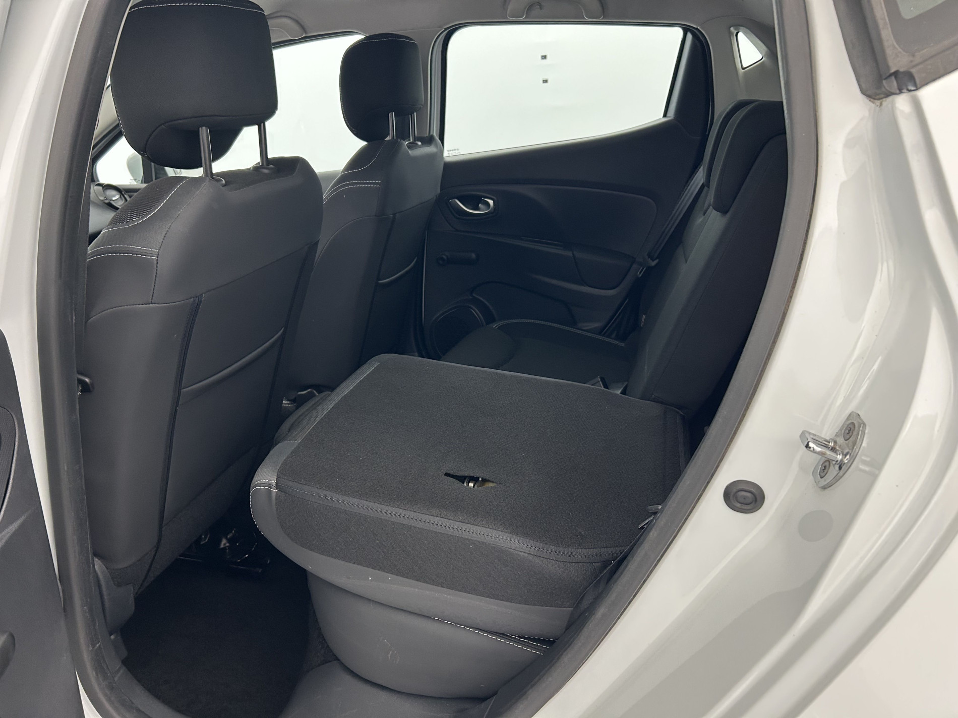 Vente en ligne Renault Clio 4 Clio dCi 75 E6C au prix de 10 290 €