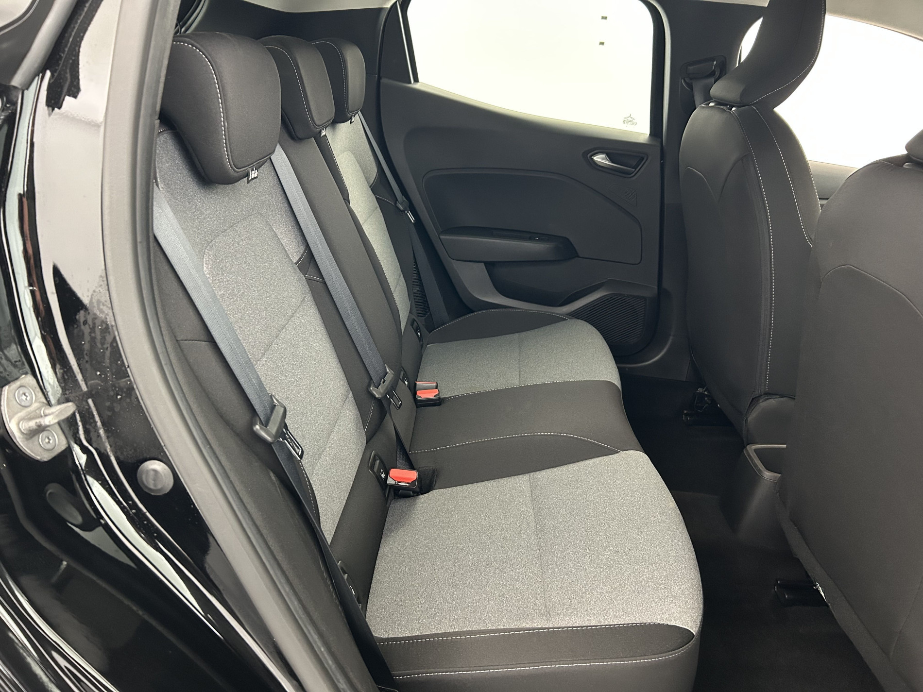 Vente en ligne Renault Clio 5 Clio E-Tech full hybrid 145 au prix de 17 990 €