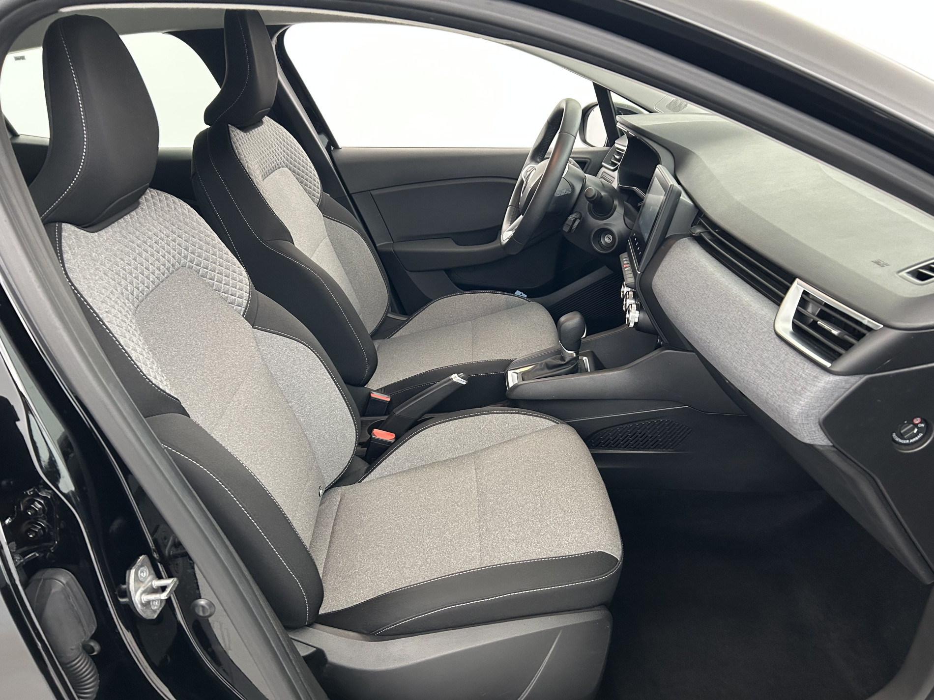 Vente en ligne Renault Clio 5 Clio E-Tech full hybrid 145 au prix de 17 990 €