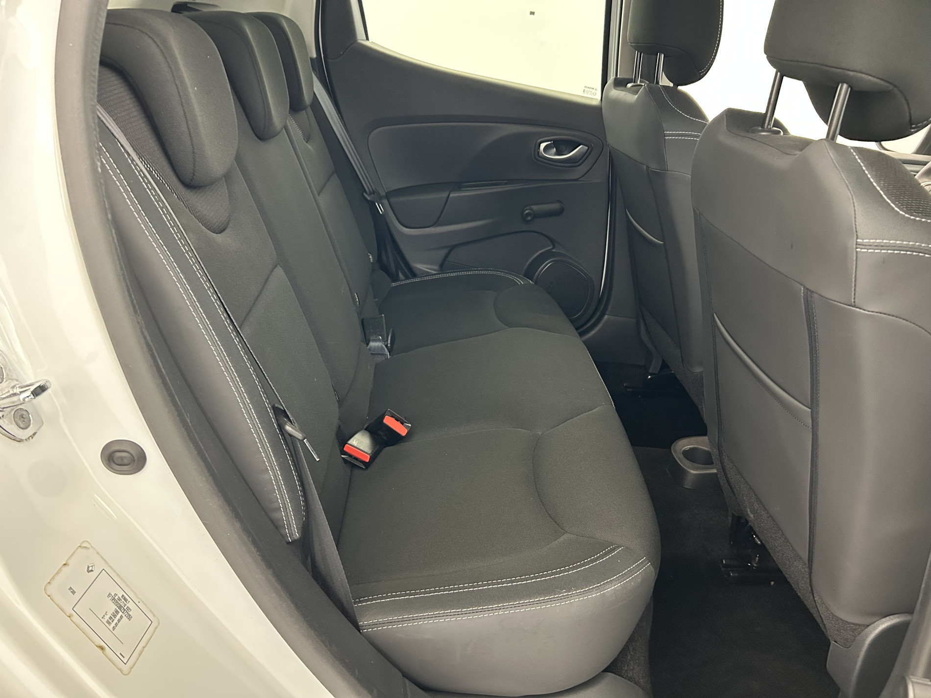 Vente en ligne Renault Clio 4 Clio dCi 75 E6C au prix de 10 290 €