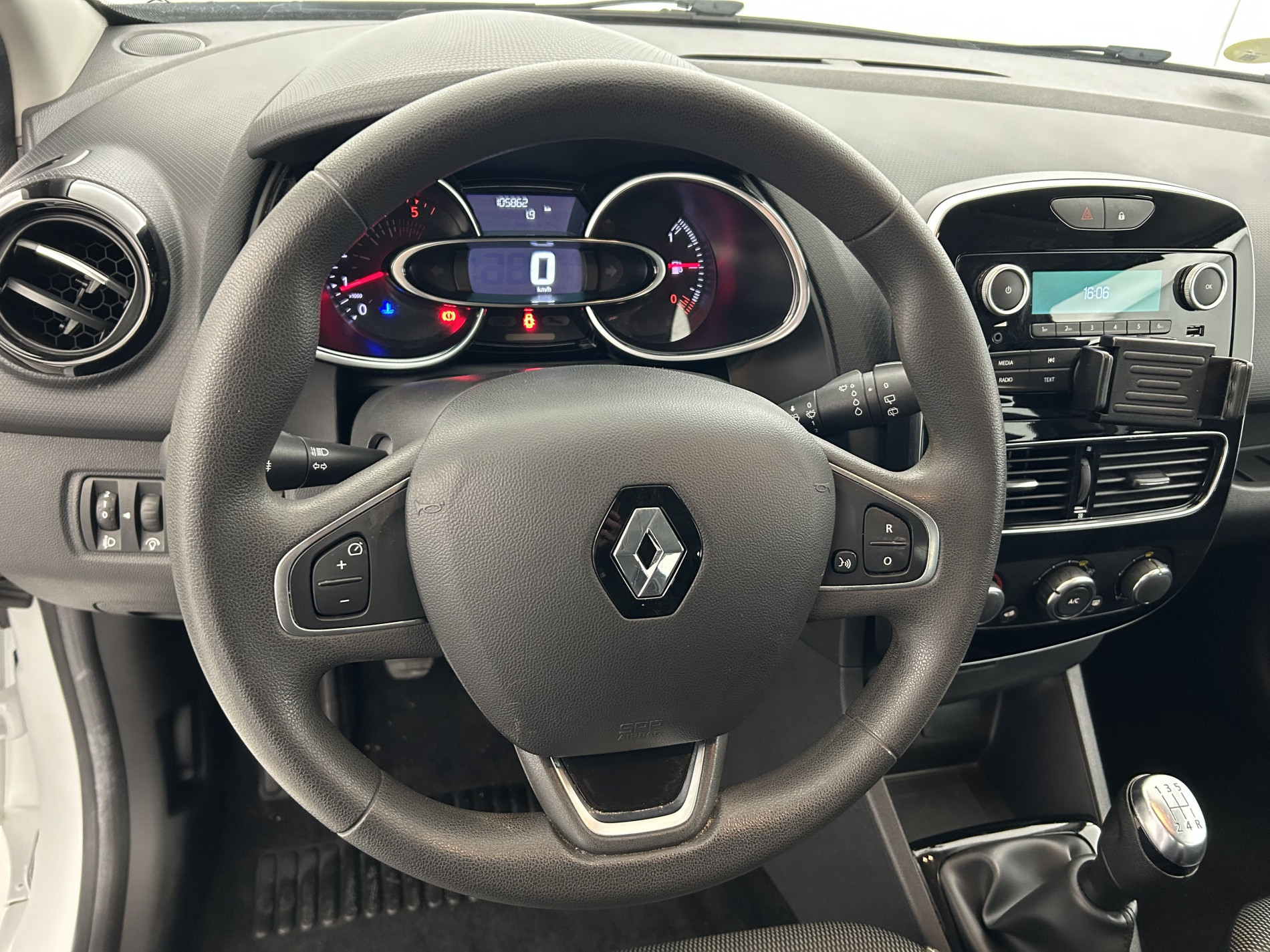 Vente en ligne Renault Clio 4 Clio dCi 75 E6C au prix de 10 290 €