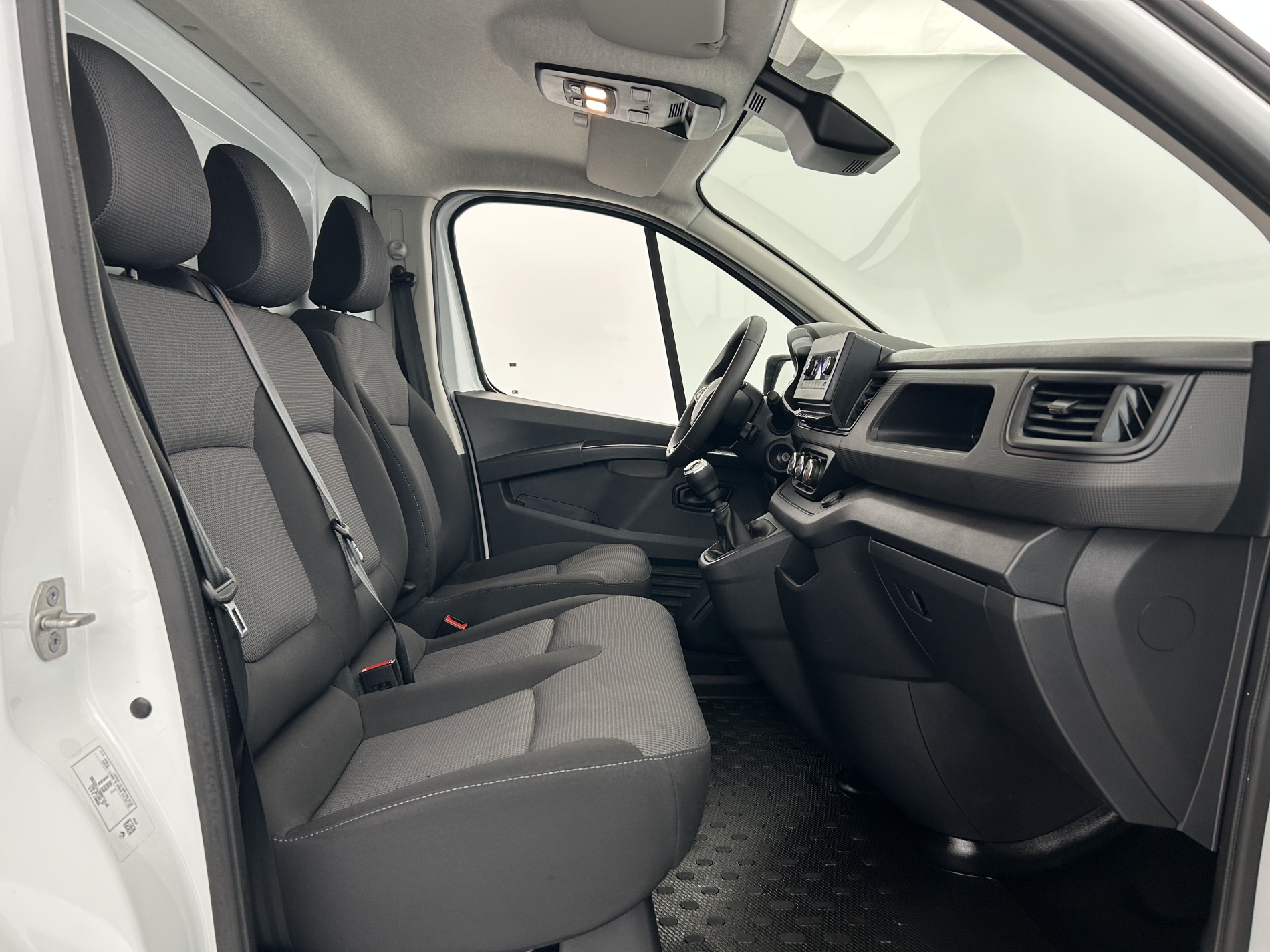 Vente en ligne Renault Trafic 3 Fourgon TRAFIC FGN L2H1 3000 KG BLUE DCI 130 au prix de 23 290 €