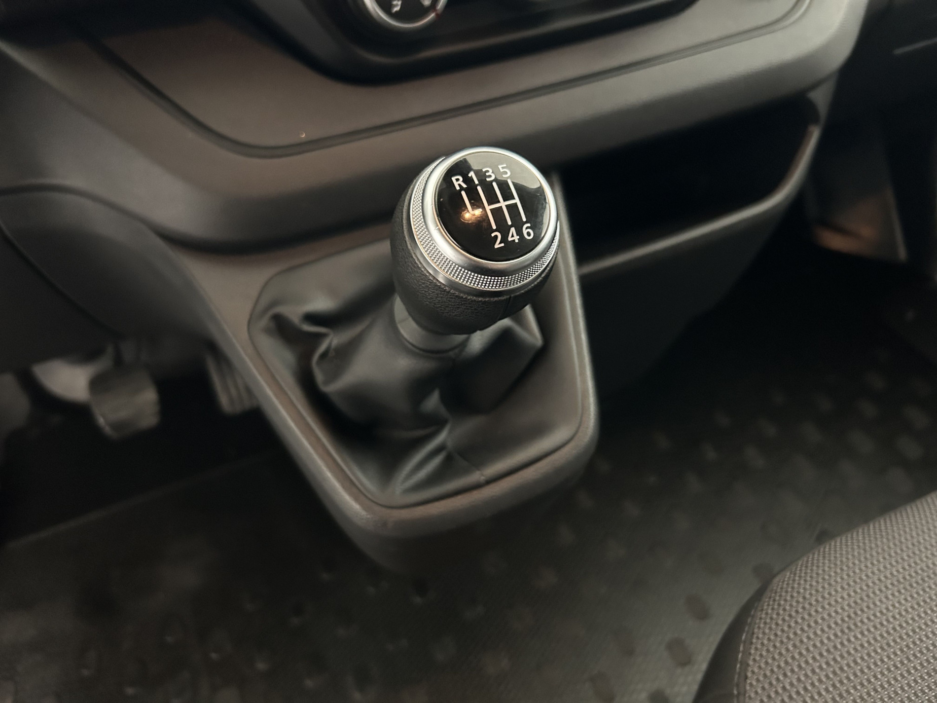 Vente en ligne Renault Trafic 3 Fourgon TRAFIC FGN L2H1 3000 KG BLUE DCI 130 au prix de 23 290 €